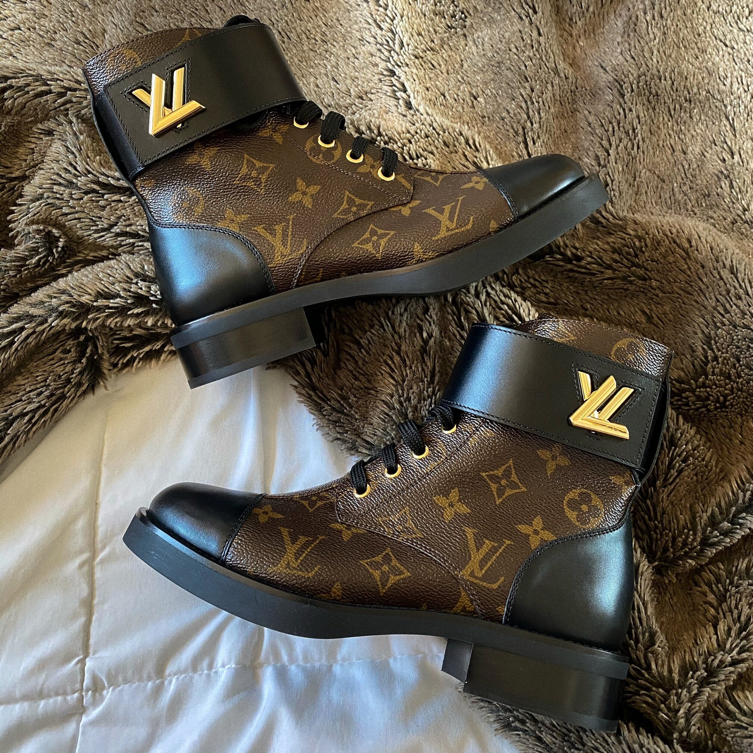 Louis Vuitton Wonderland Flat Ranger available 😍 What would you