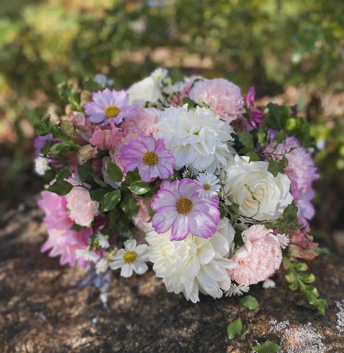 The second Easter wedding 🤍with the sweetest touch to the bridal bouquet. A fabric bow and rose created from the brides mother and grandmothers wedding gowns, which I attached to the ribbon handle. Such a beautiful keepsake. It&rsquo;s all in the de