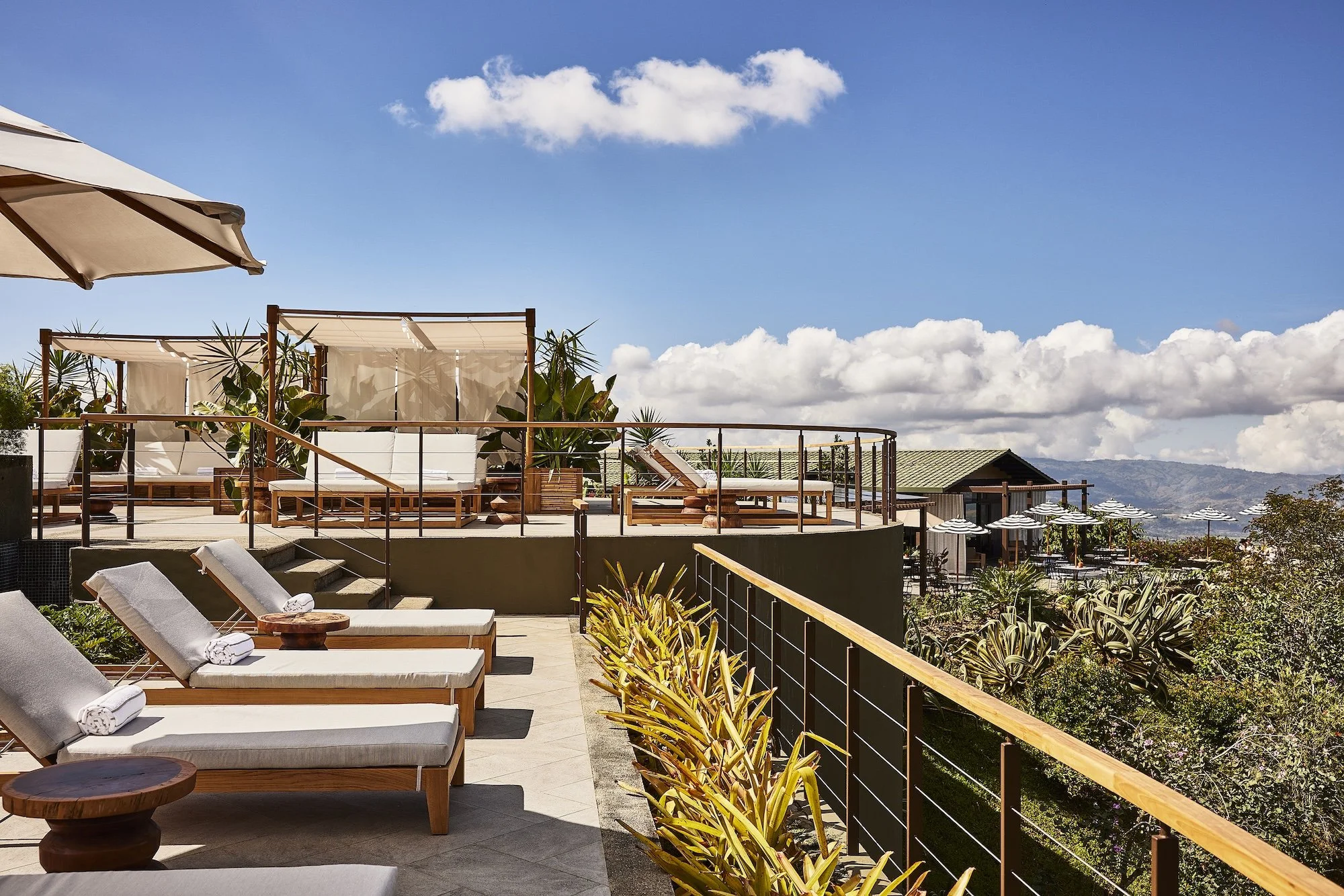 ALG_Public-Spaces_Las-Brisas_Pool_2022_0218130.jpg