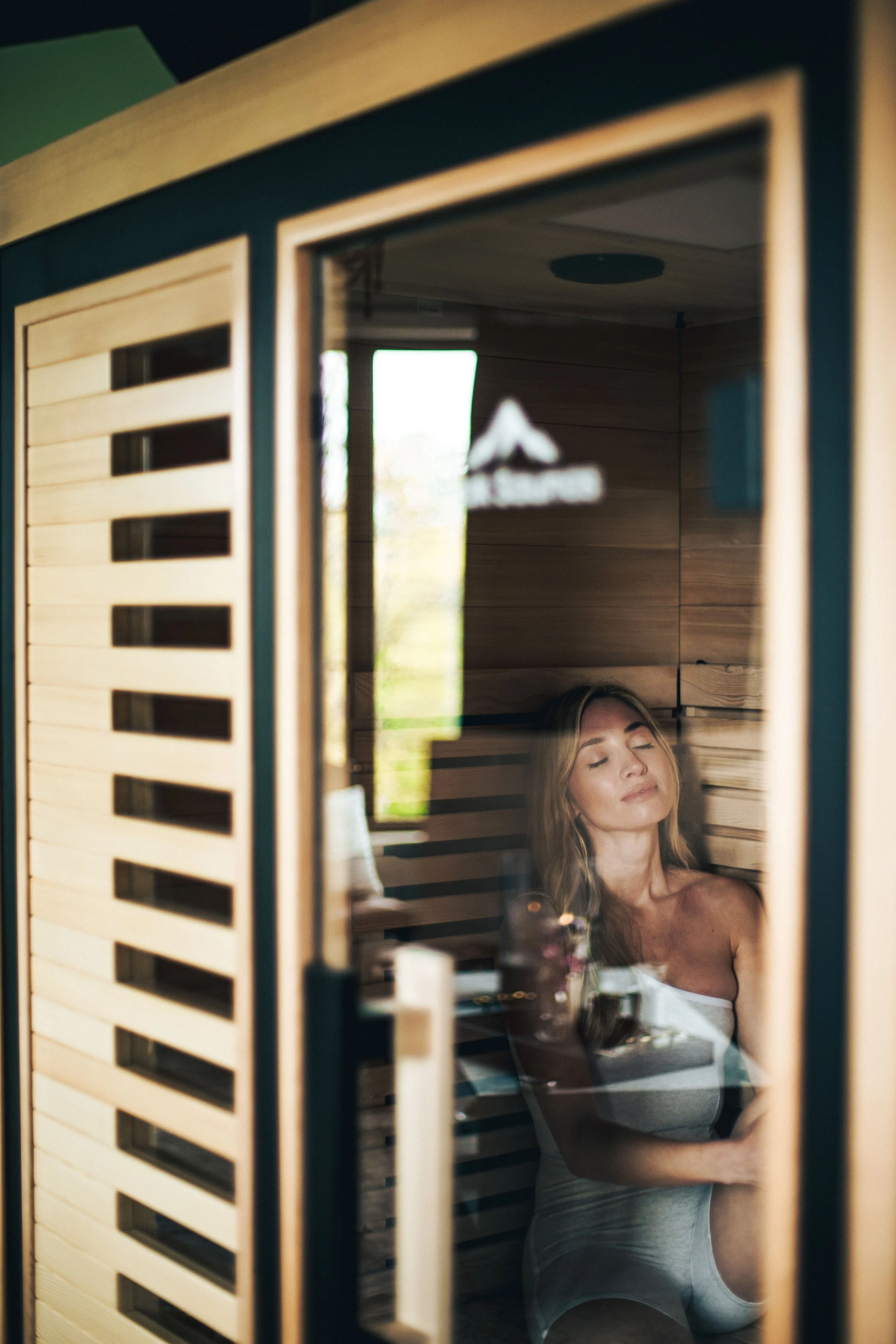 Heat Therapy with Peak Saunas