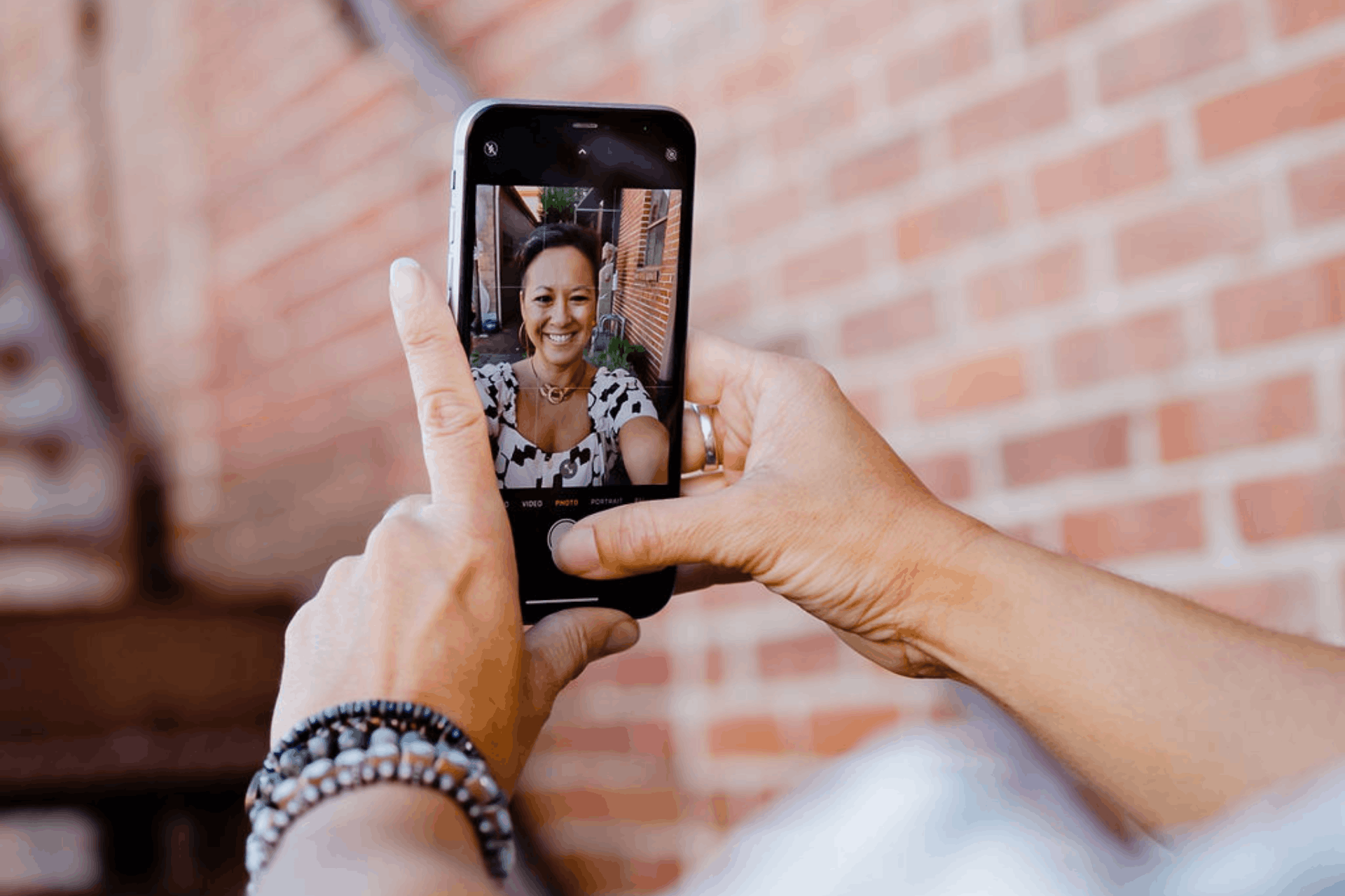 how to create social media content