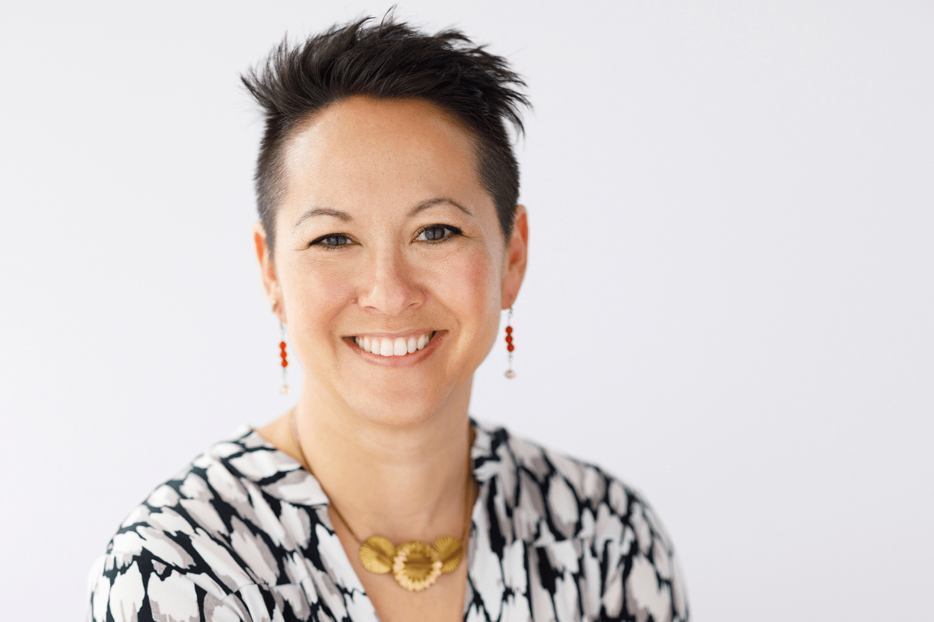 queen bee jackie social media strategist