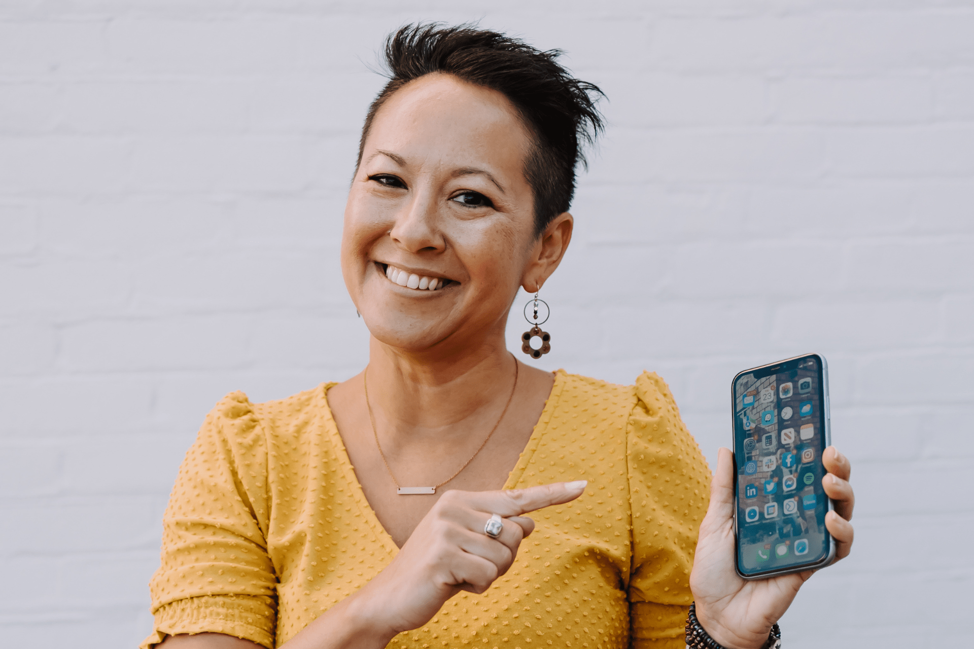 social media strategist queen bee jackie