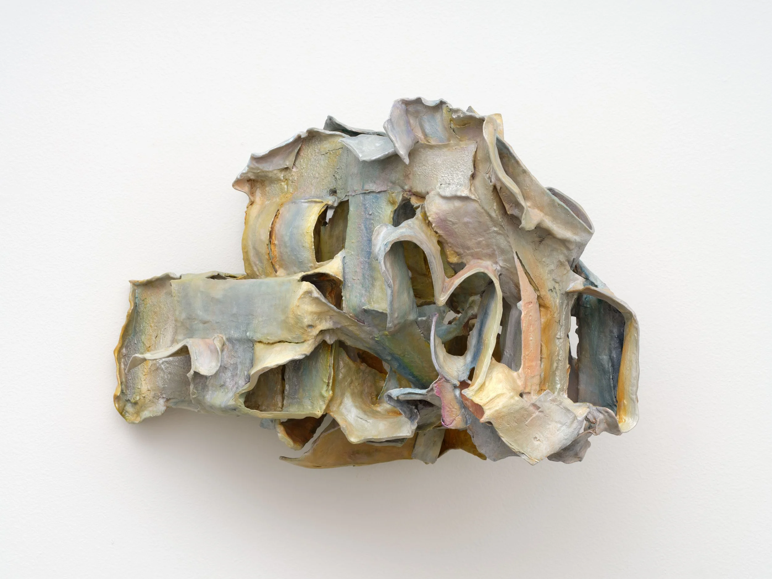 Lurking Places, 2023.
Aqua Resin and ﬁberglass cloth over steel 
armature with Flashe and acrylic paint
22 x 34 x 24 in. (55.88 x 86.36 x 60.96 cm)