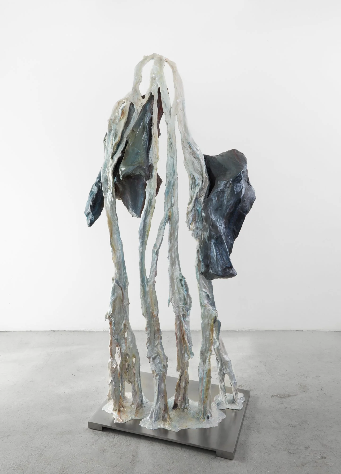 Nojoqui Falls, 2017. Steel, aluminum mesh, aqua resin, fiber glass cloth, and paint,
86 x 40 x 38 inches (218.4 x 101.6 x 96.5 cm)
Stainless steel base: 1.5 x 22 x 32.5 inches (3.8 x 55.8 x 83.5 cm)