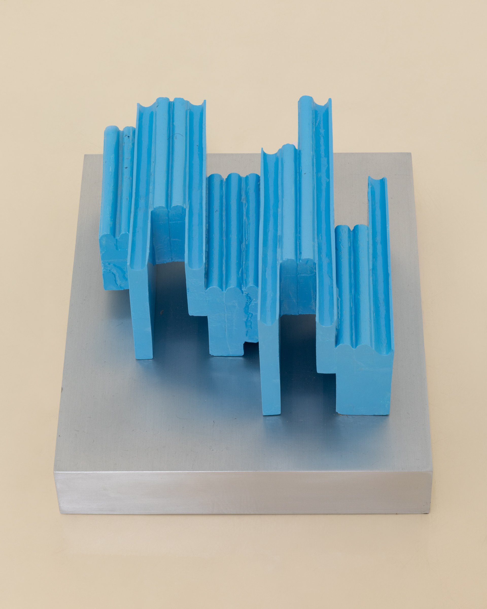 Richard Rezac
Untitled (25-03), 2025
Painted cast bronze and aluminum
5 1/4 x 9 x 10 1/2 in
13.3 x 22.9 x 26.7 cm