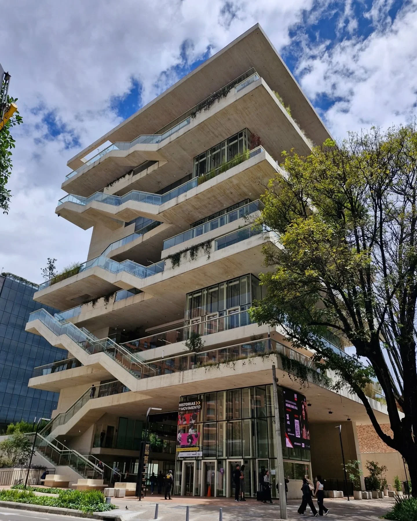 📷 Parque vertical - Centro de Felicidad de Chapinero ✨️

CEFE Chapinero es un proyecto que permite estimular el desarrollo f&iacute;sico, motriz y cognitivo de las personas y espacios para la sana recreaci&oacute;n y el aprovechamiento del tiempo li