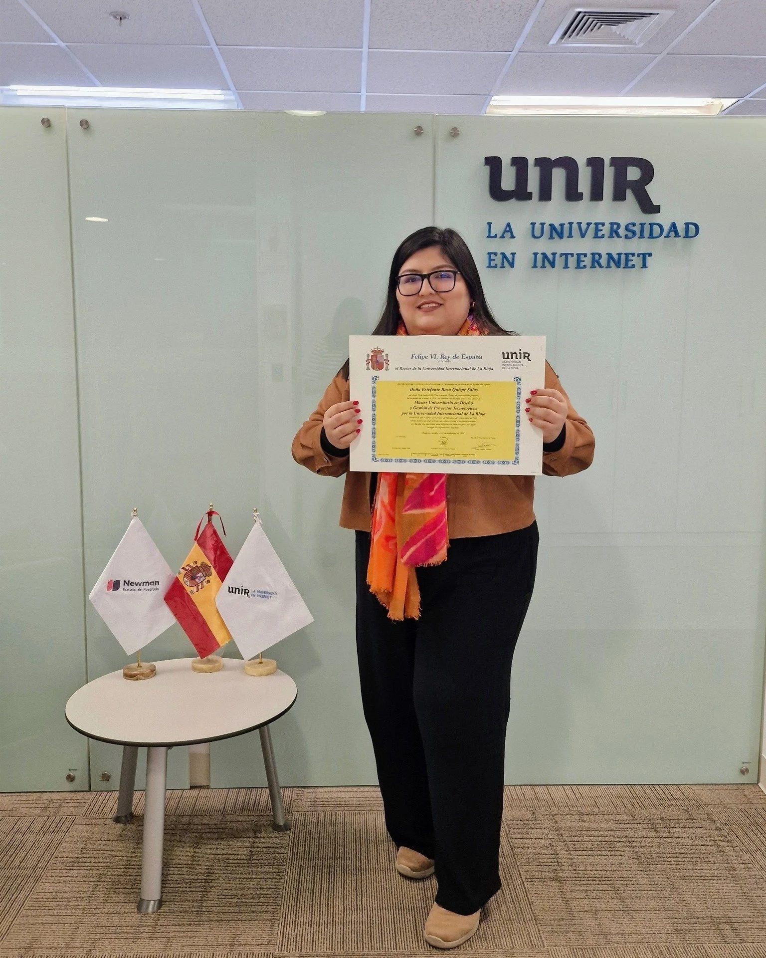 &iexcl;Celebro este logro con mucha gratitud y emoci&oacute;n! ✨🎓
Recibo con alegr&iacute;a el t&iacute;tulo f&iacute;sico de la Maestr&iacute;a en Dise&ntilde;o y Gesti&oacute;n de Proyectos Tecnol&oacute;gicos en @uniruniversidad, que me permite s