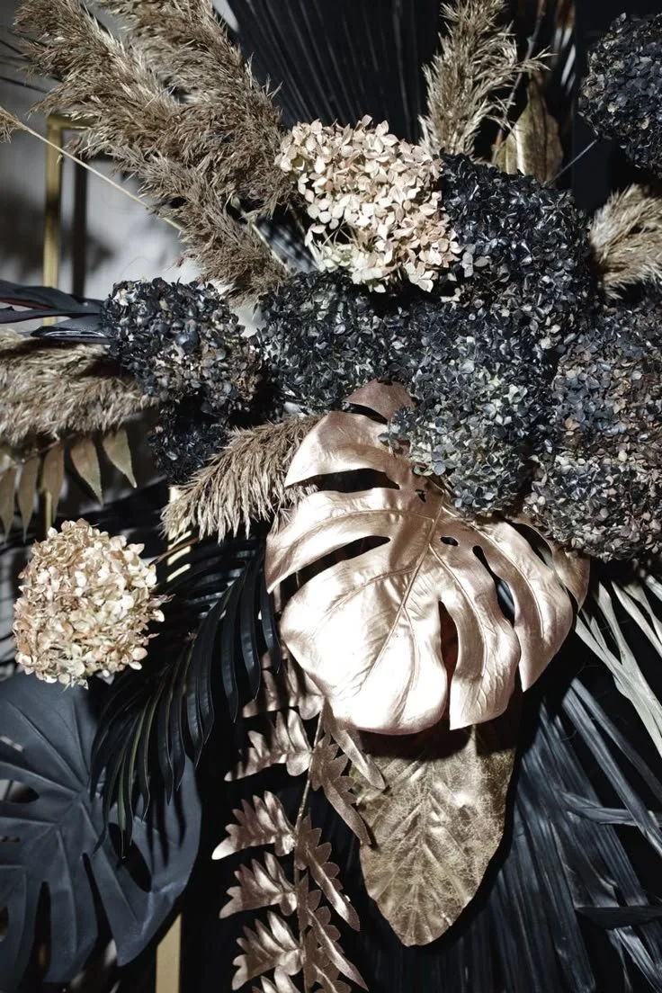 Чёрно золотой декор тропики.jpeg