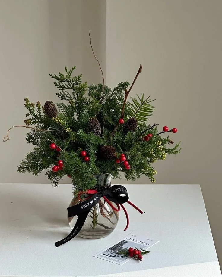 ⠀ ⠀ 안녕하세요 로지로지플라워입니다 _) 곧 다가오는 12월을 맞이하여 원데이클래스를….jpeg