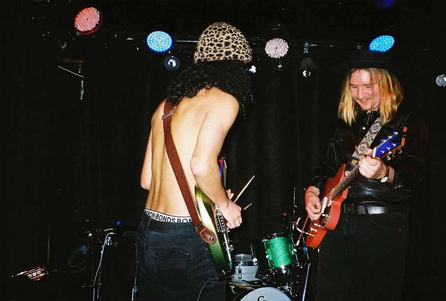 TONIGHTS THE NIGHT! Album tour starts tonight in Sydney at @theoxfordartfactory 🥳 We cant wait to celebrate and see you all!
SET TIMES :
Doors - 7
@kishyy380 7.20
@e_a_g_l_e_._r_a_y_  8.10
TOMMY GUN 9
Tickets still available at the door! 🎩🔫