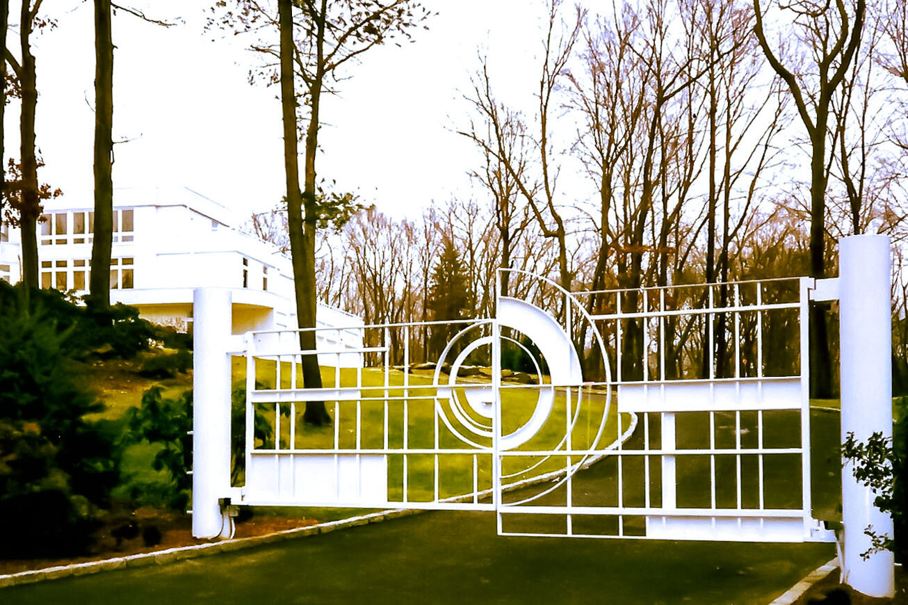 Modern metal gate