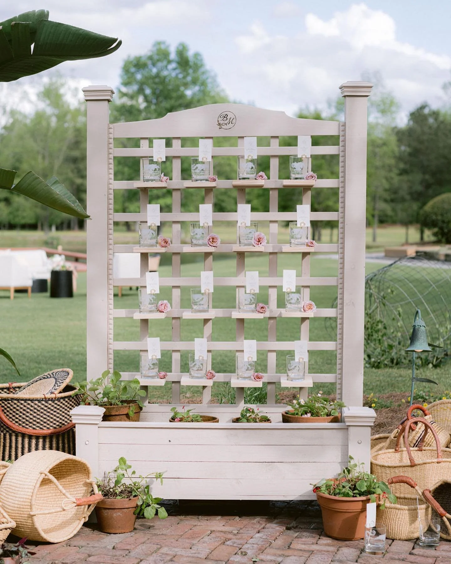 Wow, what a stunning and absolutely flawless escort setup! ✨ 

➡️Swipe to see all the details.

The @brittonmanornc serves as the most breathtaking backdrop for this mesmerizing display. This design truly embodies the essence of simplicity and sophis