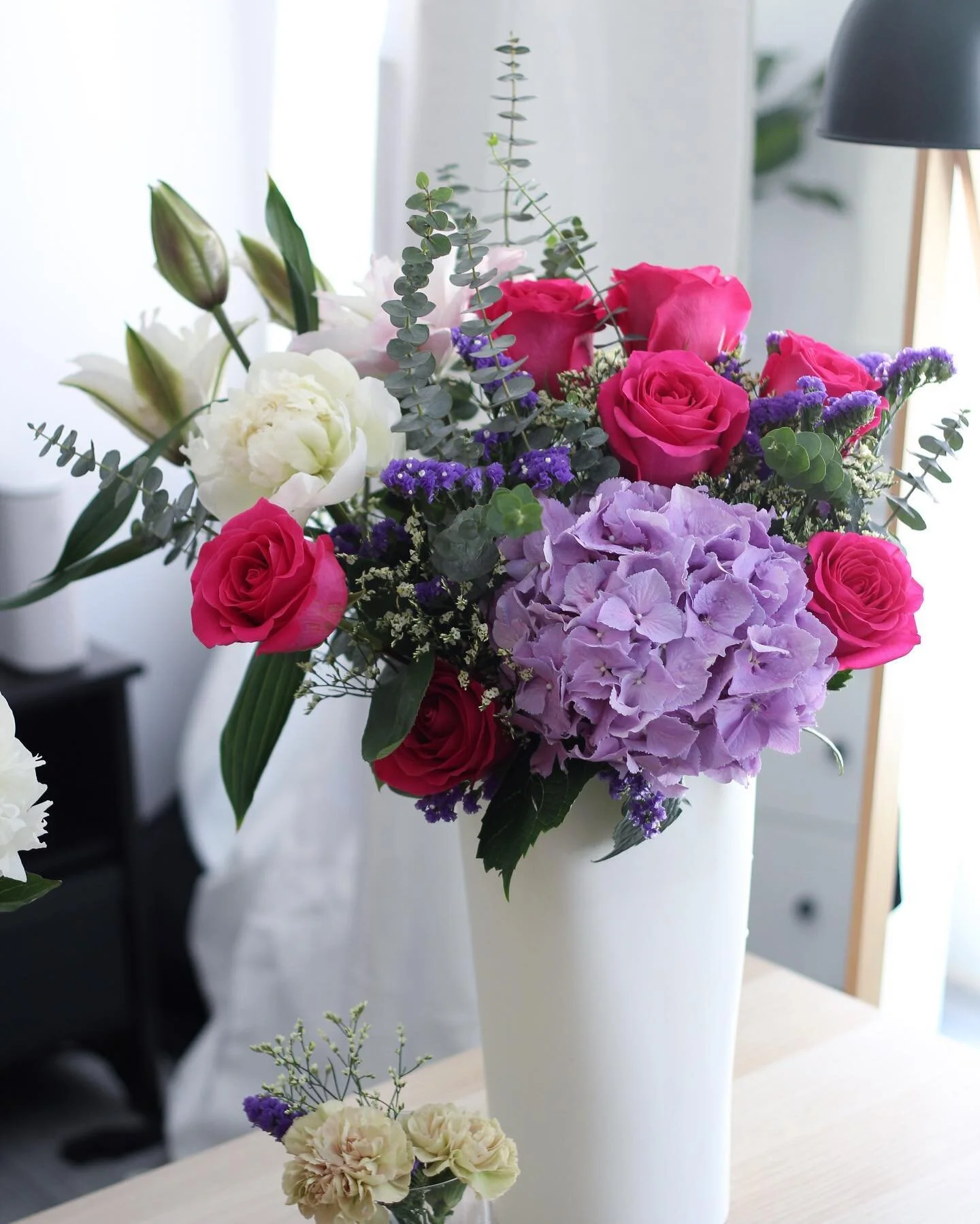 Big thanks @jsl385 who always support us and pick us to bring nature's beauty into your beloved ones&rsquo; home. 

This time, we designed the bouquet with rich colour and fragrance - roses, peony, lily and hydrangea.

@aloha.florist