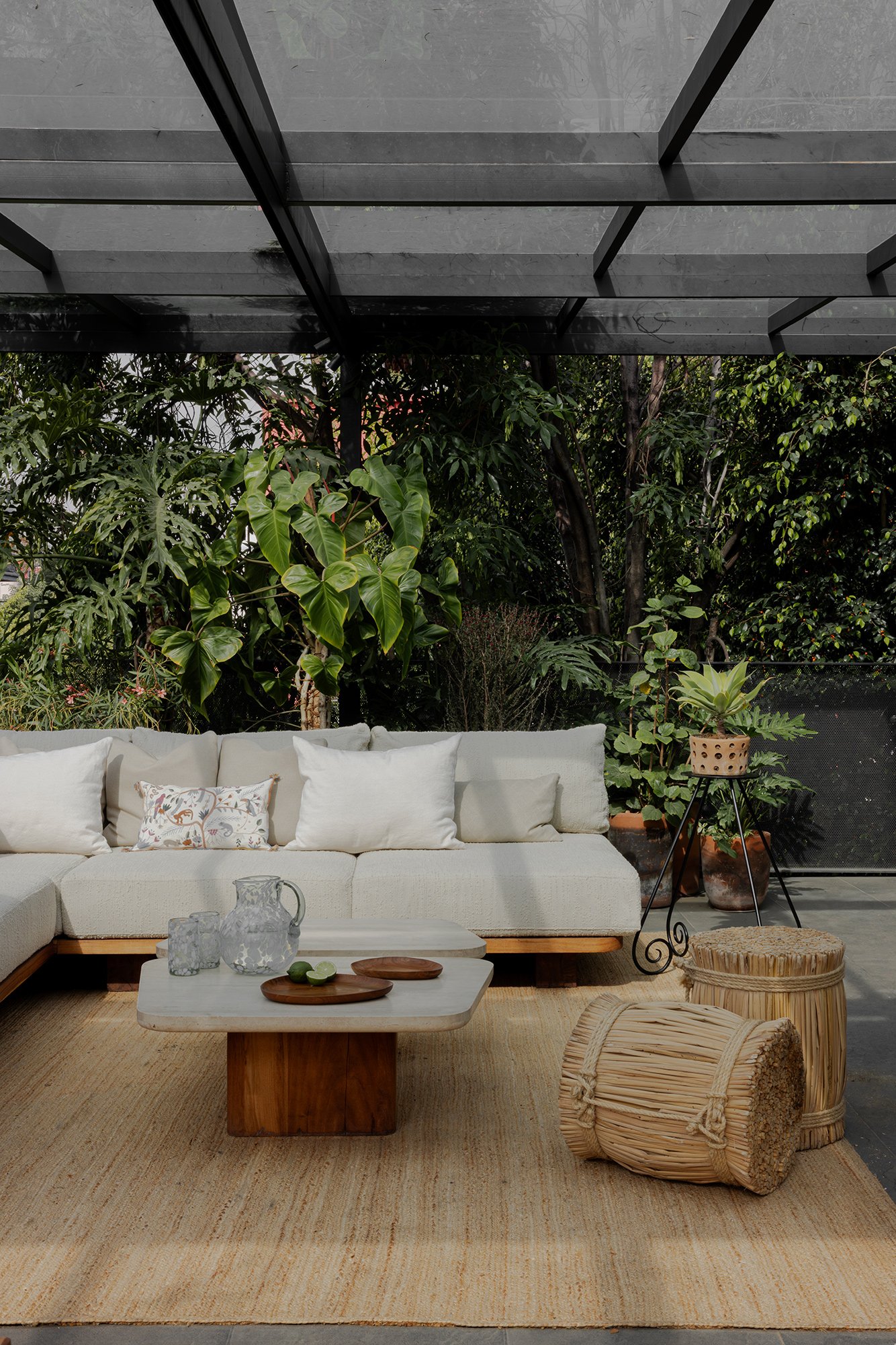 06_Mason-Gray-treehouse-apartment-terrace-vertical.jpg