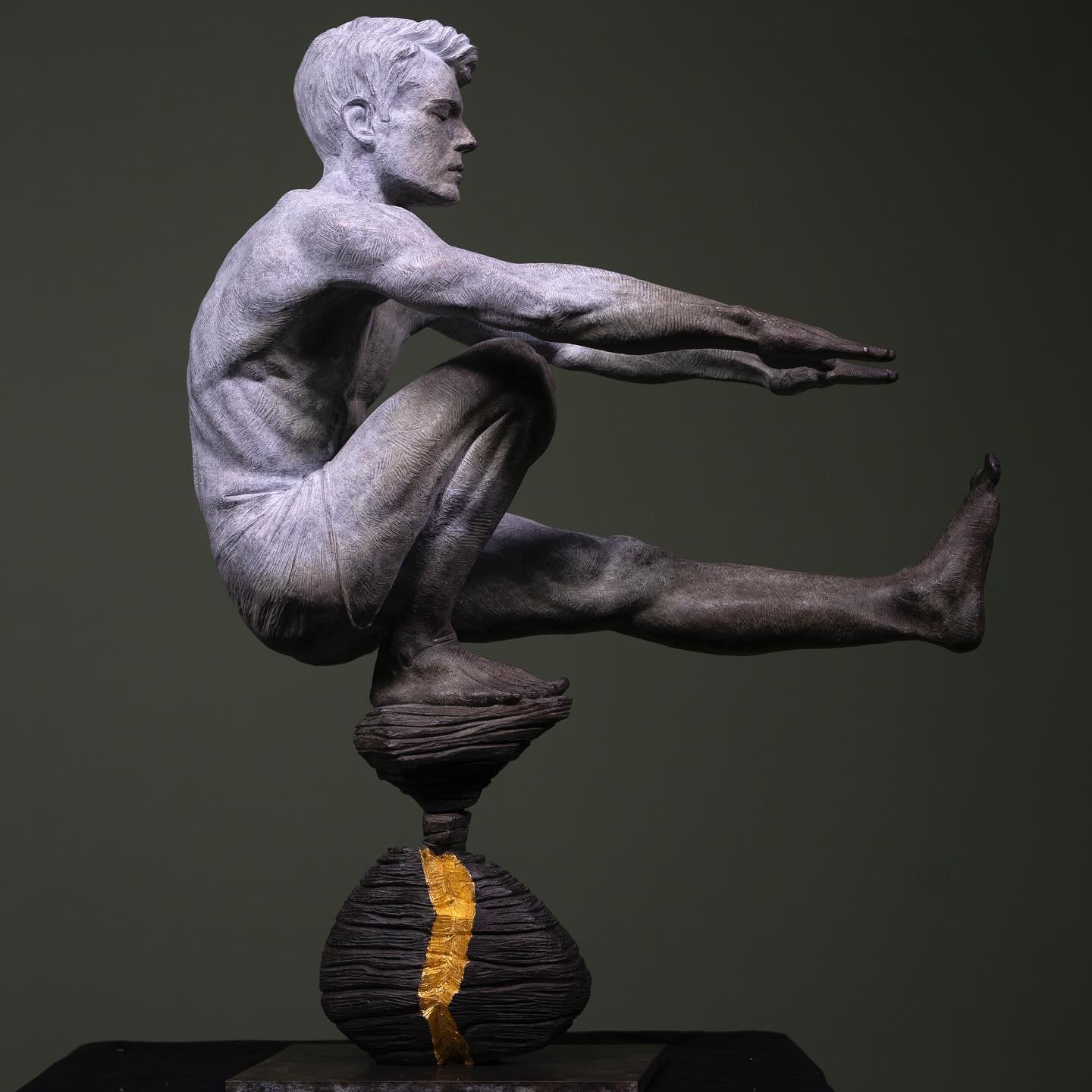 A moment of equilibrium

#sculpture #bronze