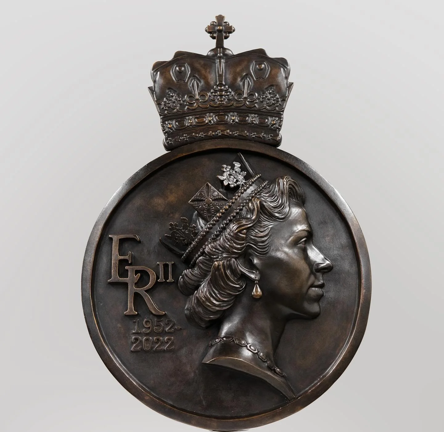 I was honoured to sculpt this figurehead of the late Queen Elizabeth Il for the Royal Scots Monument in Princess Street gardens, Edinburgh. The figurehead completes the sixteen monarchs the regiment served under after 373 years of service, before bei