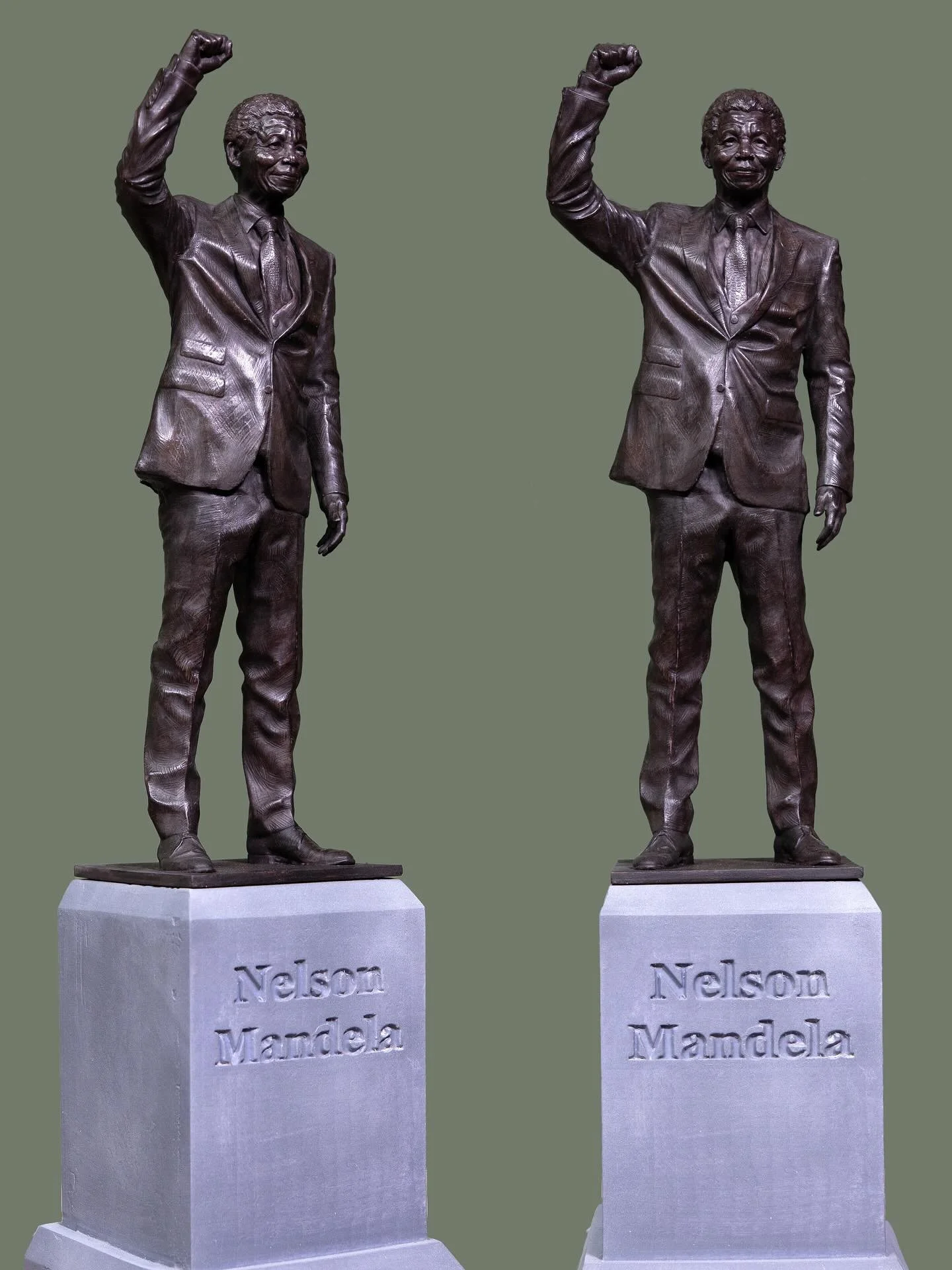 My maquette of Nelson Mandela is now on display at Glasgow City Chambers 🇿🇦
It&rsquo;s one of five shortlisted designs for the new Nelson Mandela monument in the city.

If you&rsquo;re in Glasgow, please visit the exhibition, show your support for 