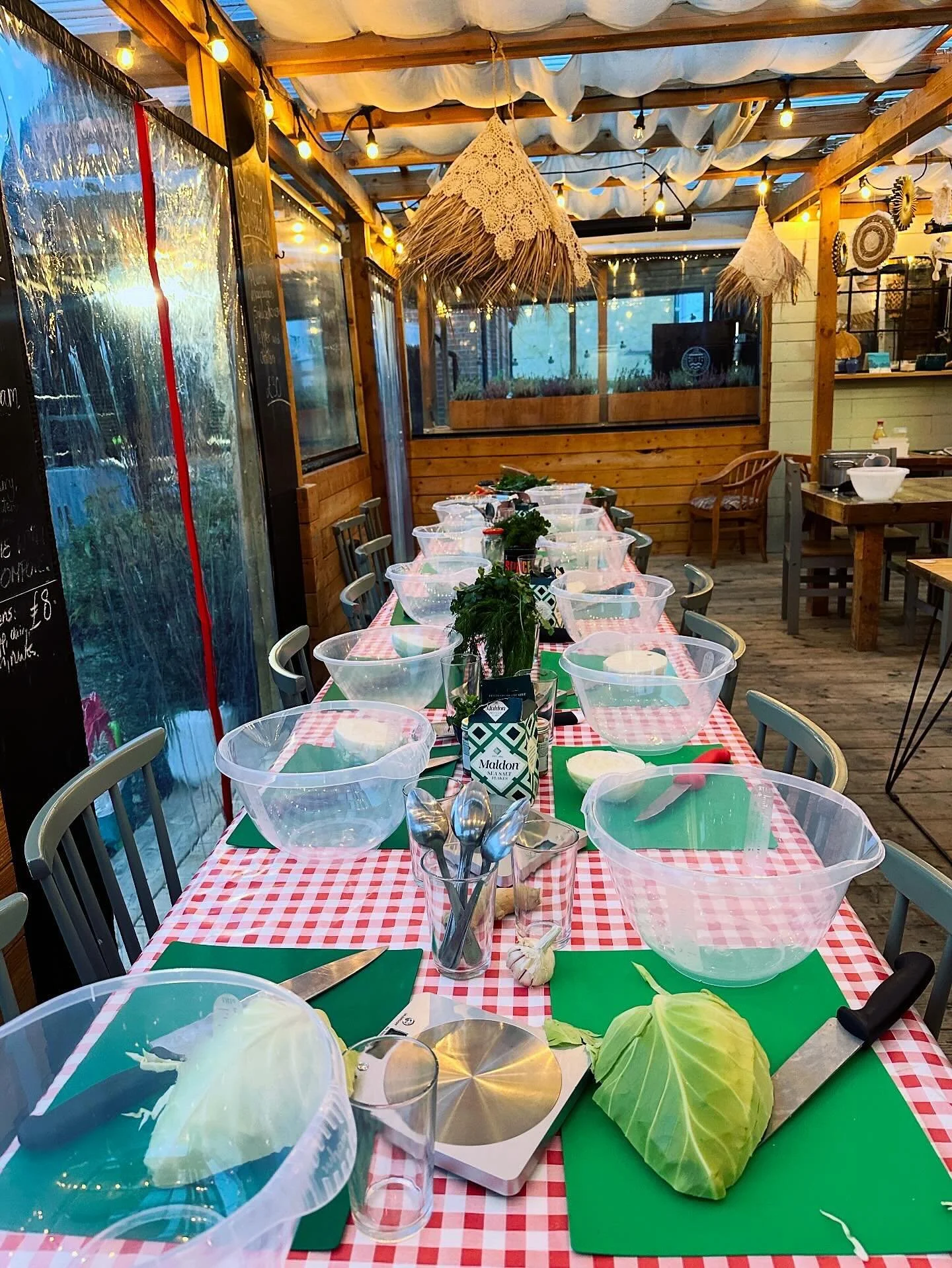 Feeling cosy! @thesauerpuss is all set up for tonight’s fermentation class courtesy of @plottoplategarden at  @thelacynook in Walthamstow. 
#fermentation #lactofermentation #walthamstow #walthamstowfoodies #sauerpuss #fermentationworkshop #p