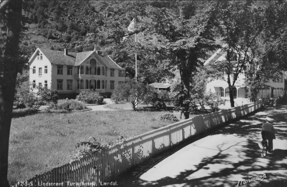 Historiske foto - Lindstrøm Hotel - sort-hvitt 11.jpeg