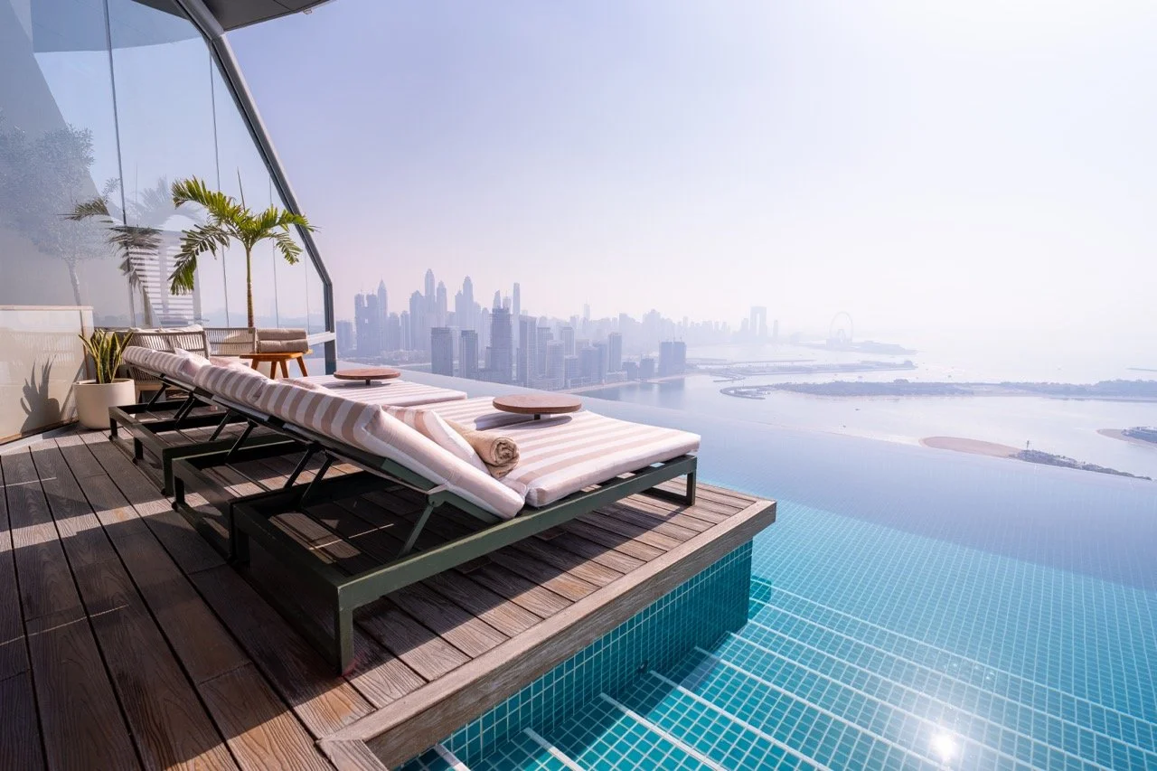 cake-the-mag-tom-ford-beauty-has-taken-over-dubais-aura-skypool-2.jpeg