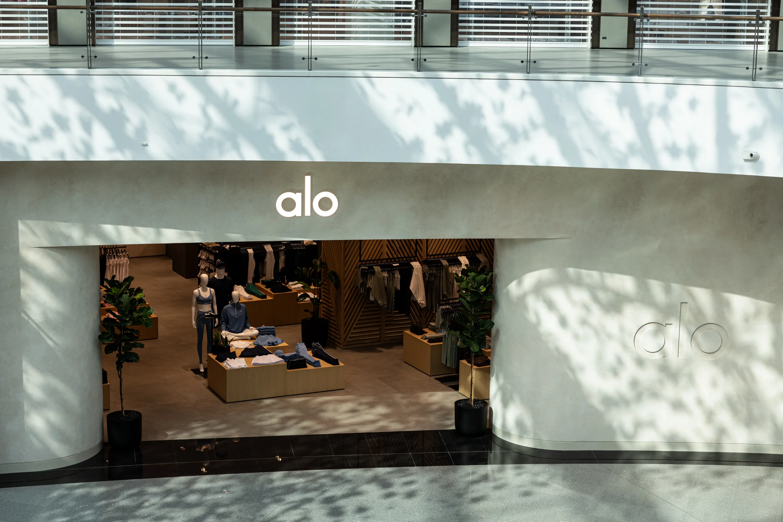 cake-the-mag-alo-yoga-opens-in-dubai-hills-mall-2.webp