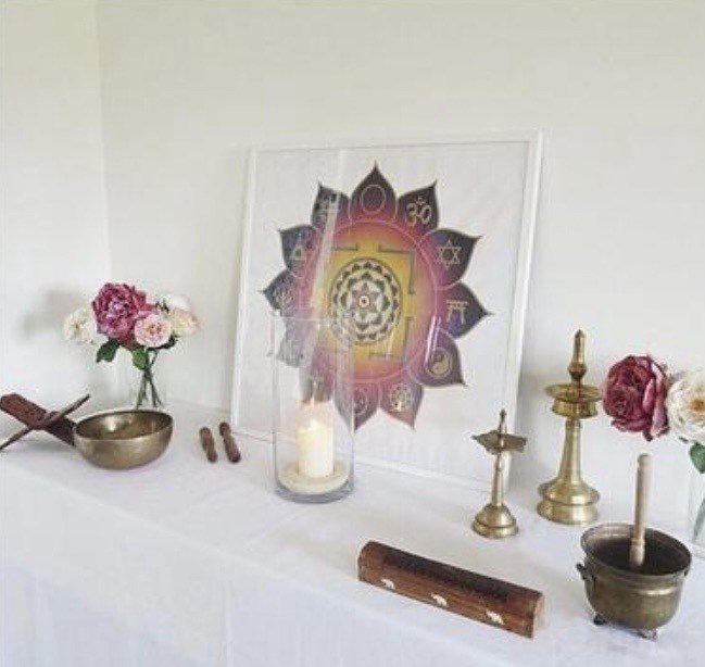 This week we are returning to Little Easton Hall - freshly decorated and ready to go ! Wednesday 10am - Saturday 10am !  Booking is now open for our Sound Healing  Gong Bath on Friday 26th April - few spaces left- lollikimpton@mac.com