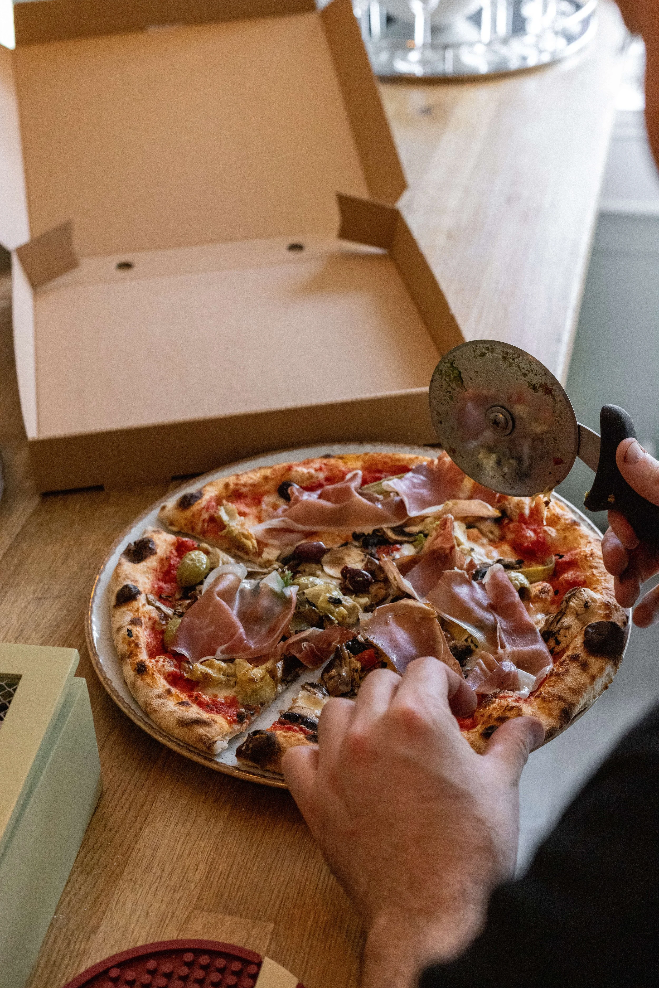 lucys-pizzeria-lined-creative-menu-shoot-october-2026-141.jpg