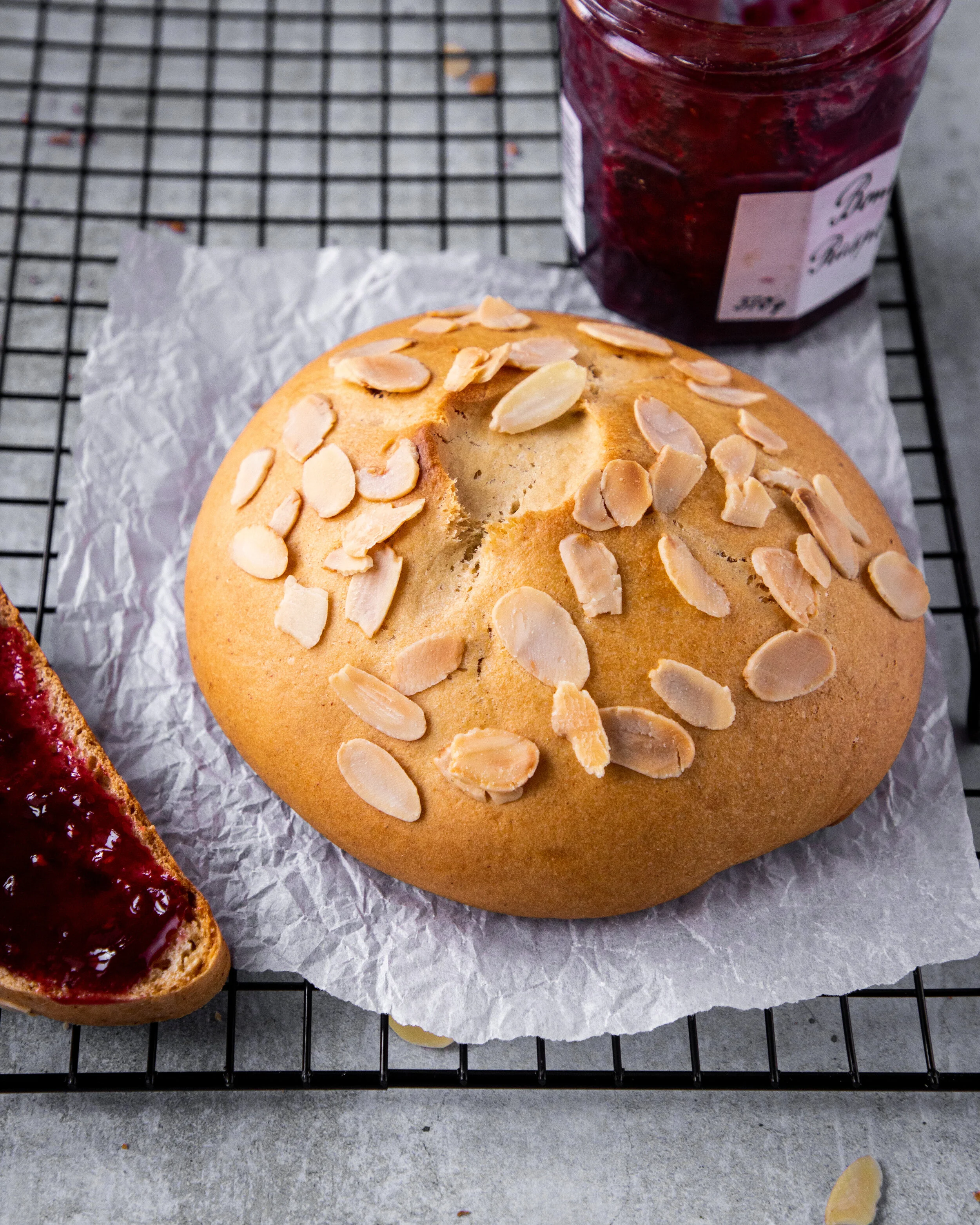 Easter sweet bread (“mazanec”)