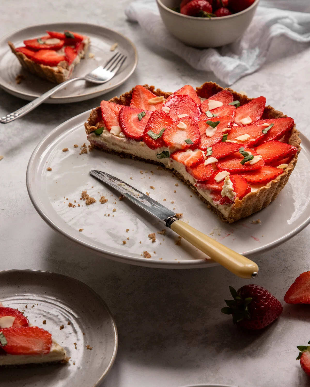 Vegan Strawberry Tart with White Chocolate