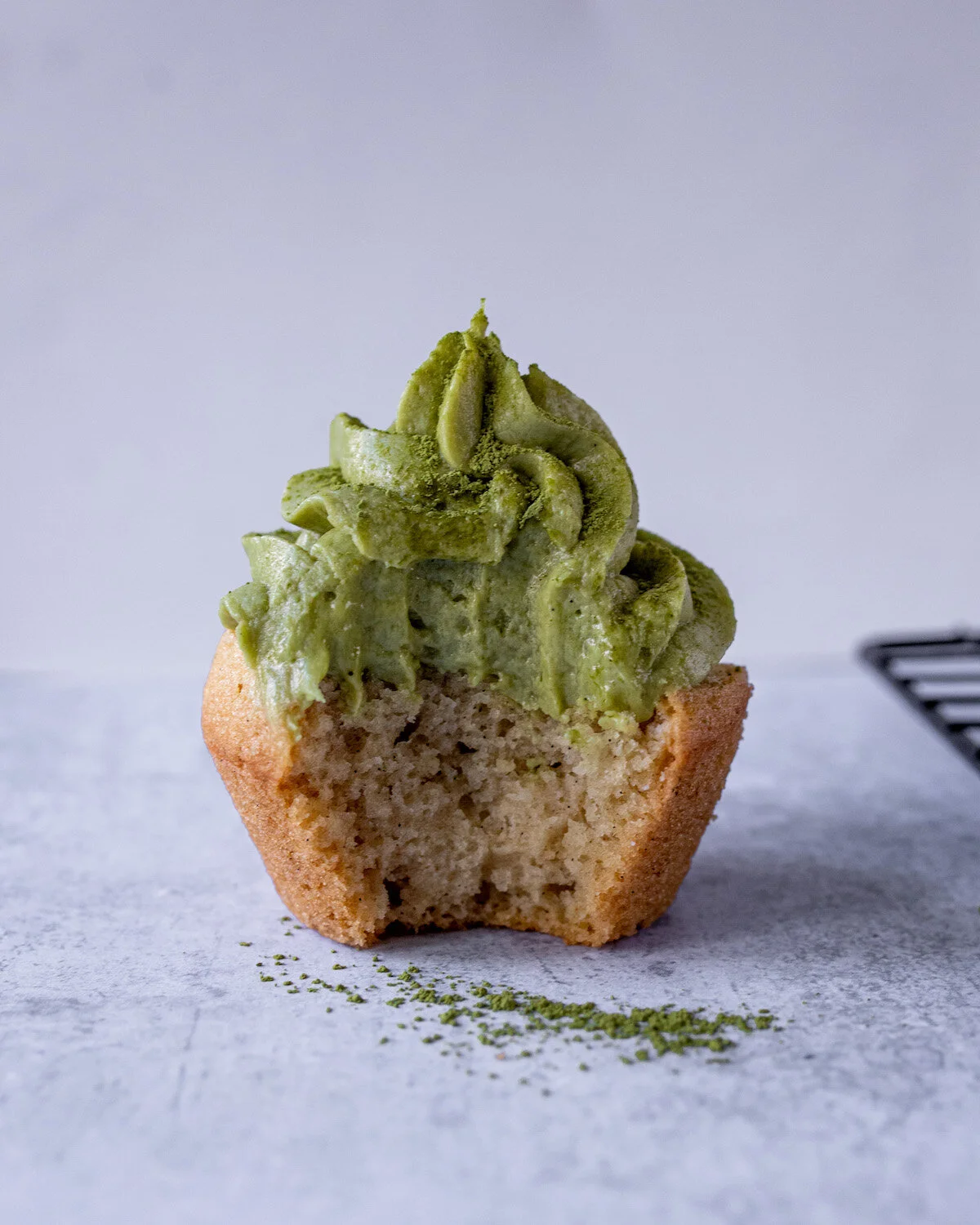 vegan_vanilla_cupcakes_with_matcha_buttercream.JPG