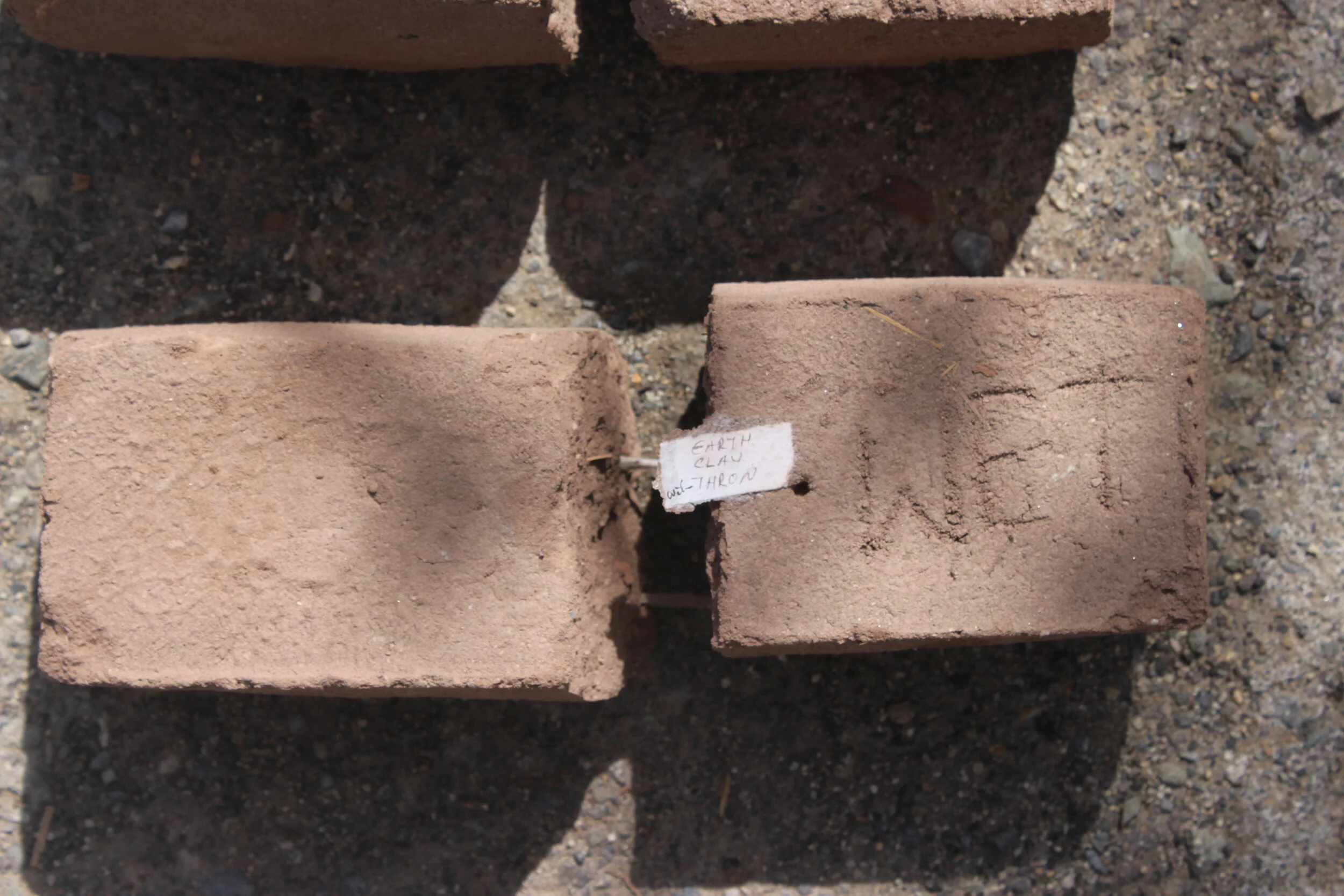 secmol_earth_clay_wet_brick_vernacular.JPG