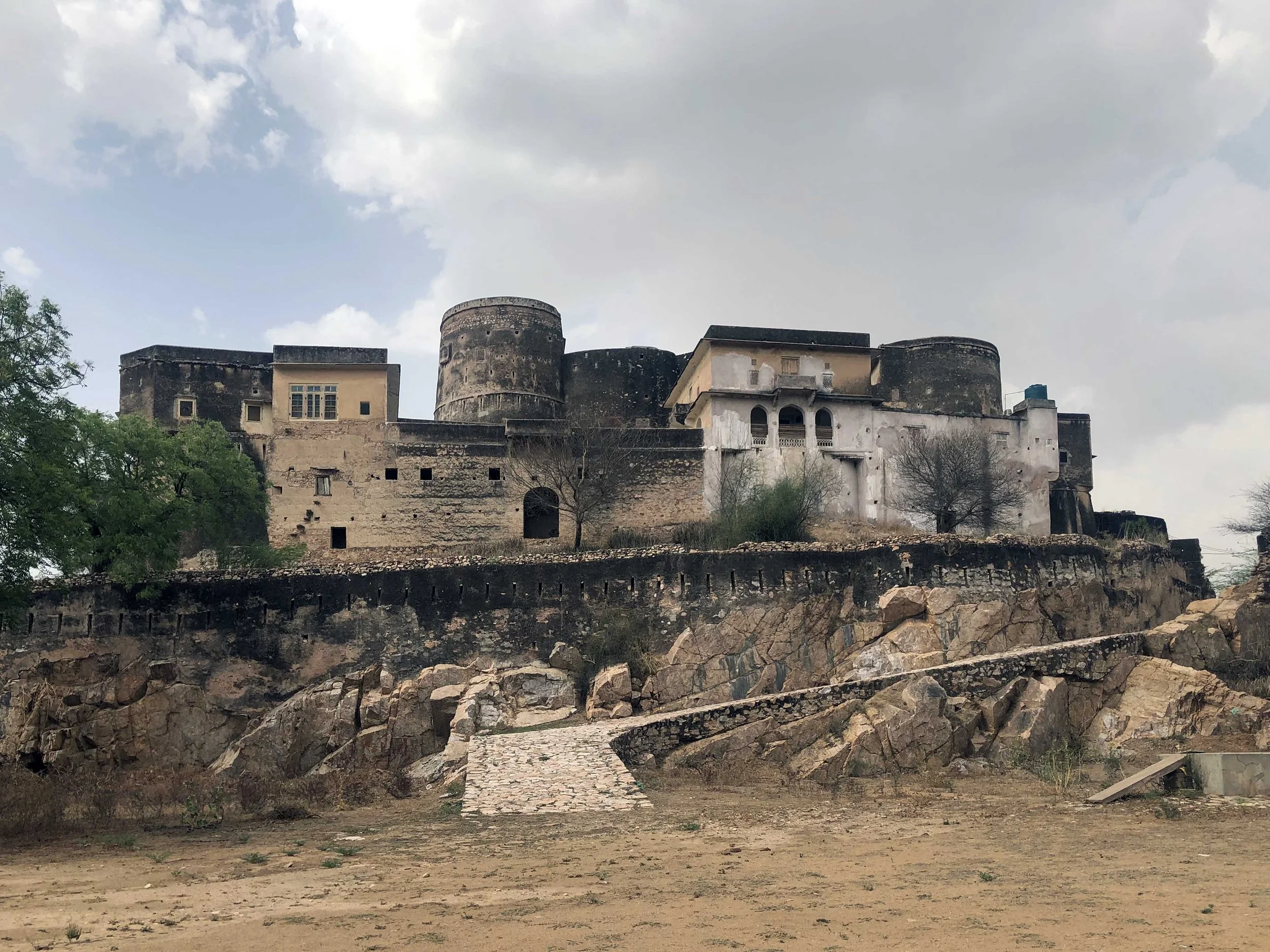 02. Garh  Boraj.JPG