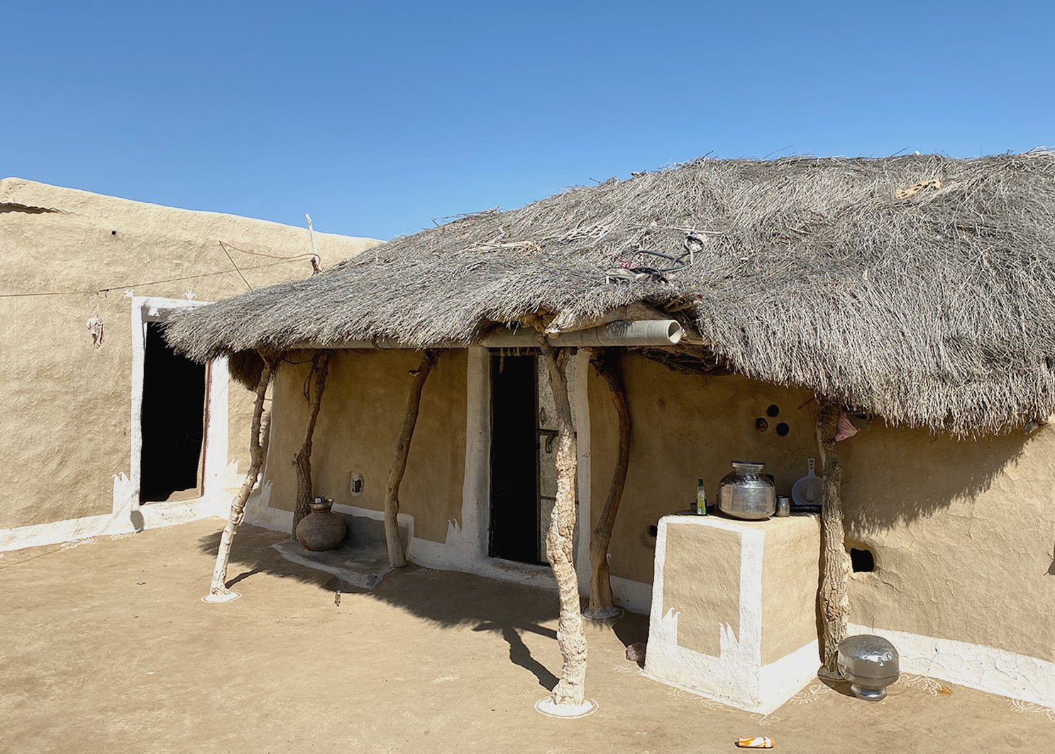 jaisalmer_courtyard_kitchen_thatch_vernacular_mud.jpg