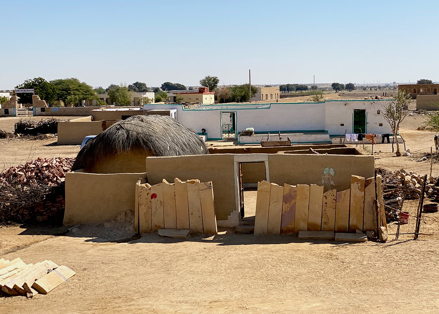 jaisalmer_courtyard_stone_thatch_vernacular_traditional_mud.jpg
