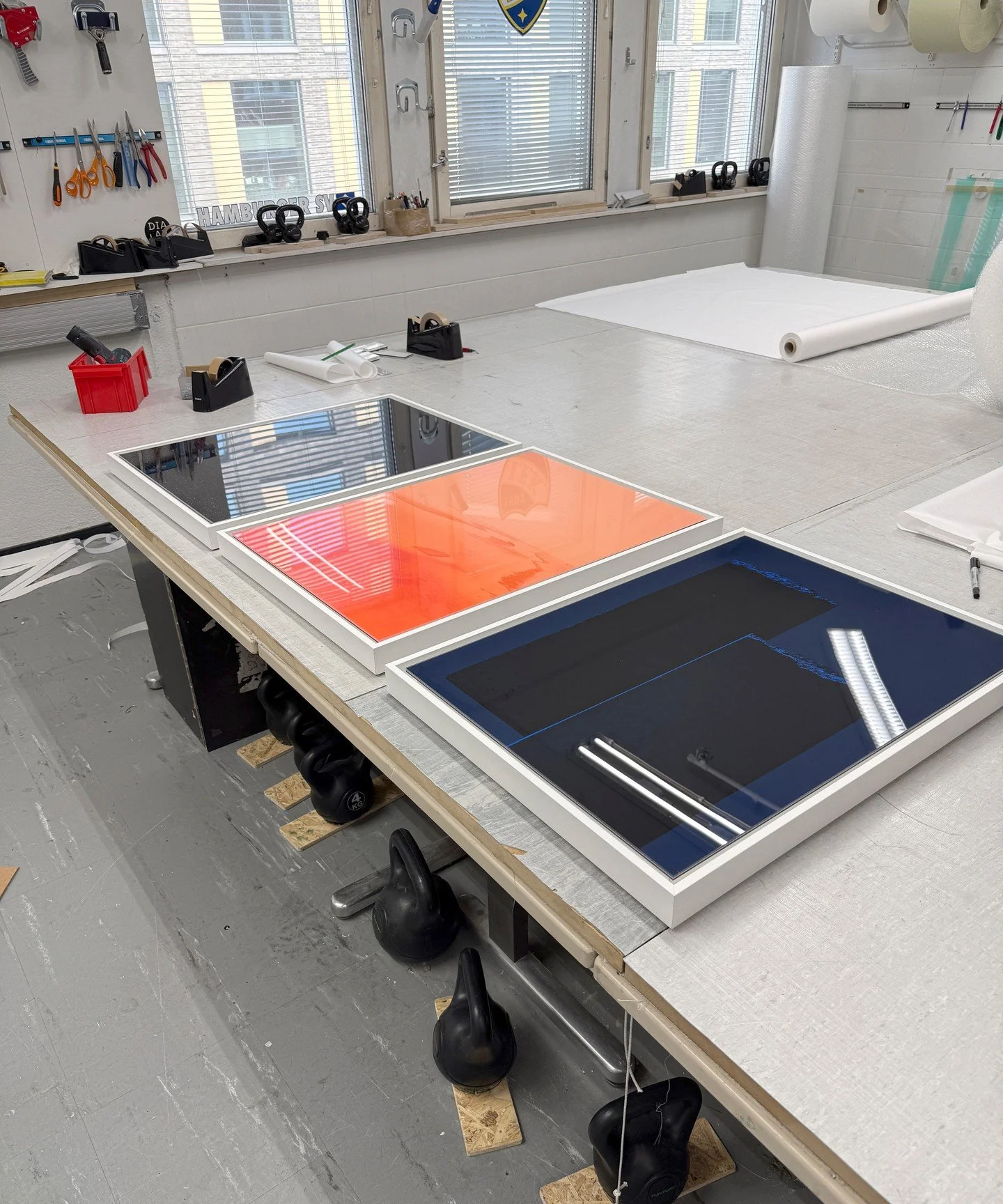 Silisec&reg; acrylic face-mounted prints with wooden floater frames for Sakari R&ouml;ysk&ouml; / @sakariroysko / @teosvalitys⁠
⁠
The works are currently on view at TEOS 2026, held at Kaapelitehdas in Helsinki. The event brings together a wide range 
