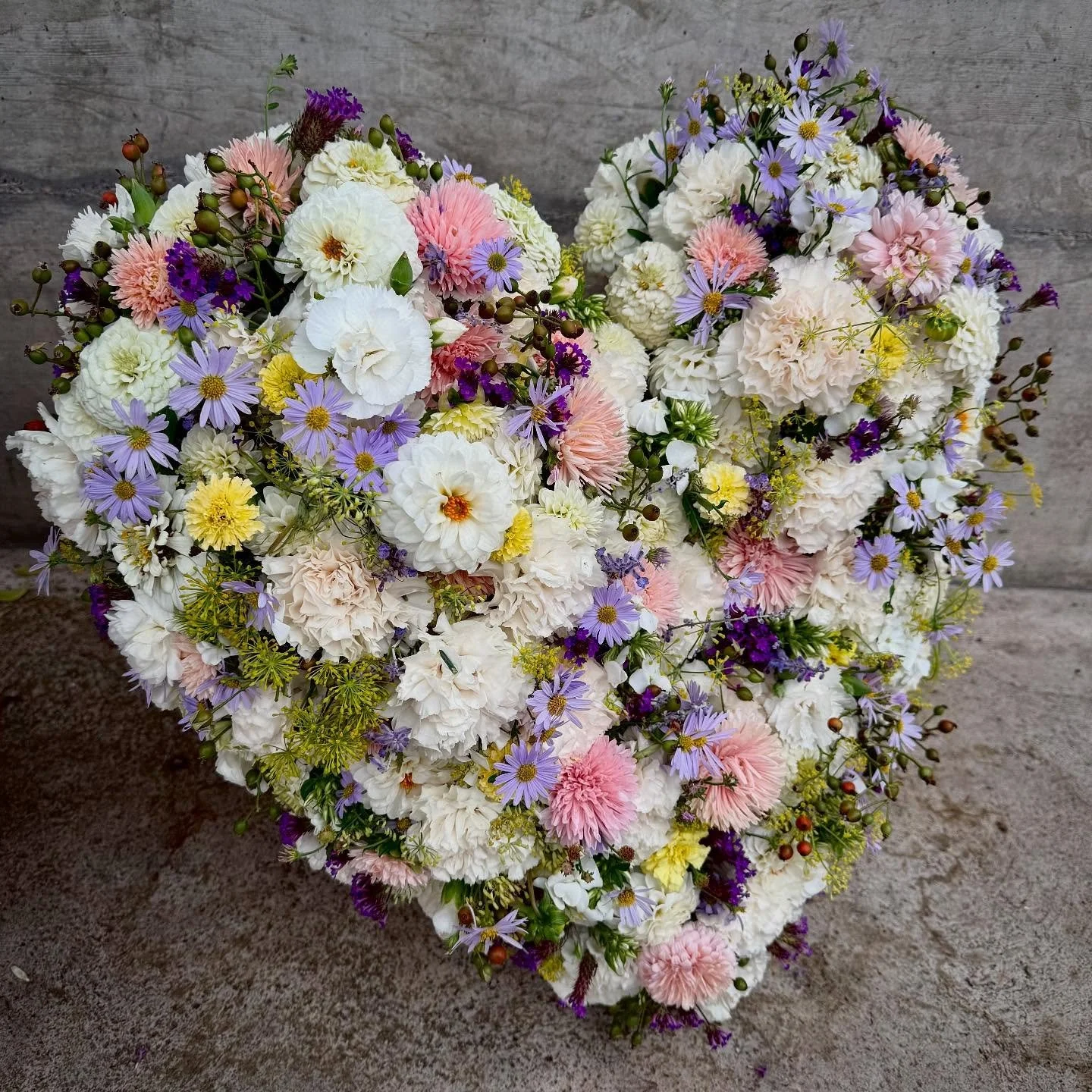 In Liebe 🤍🤍

#blumenherz #blumen #herz #inlove #abschied #trauer