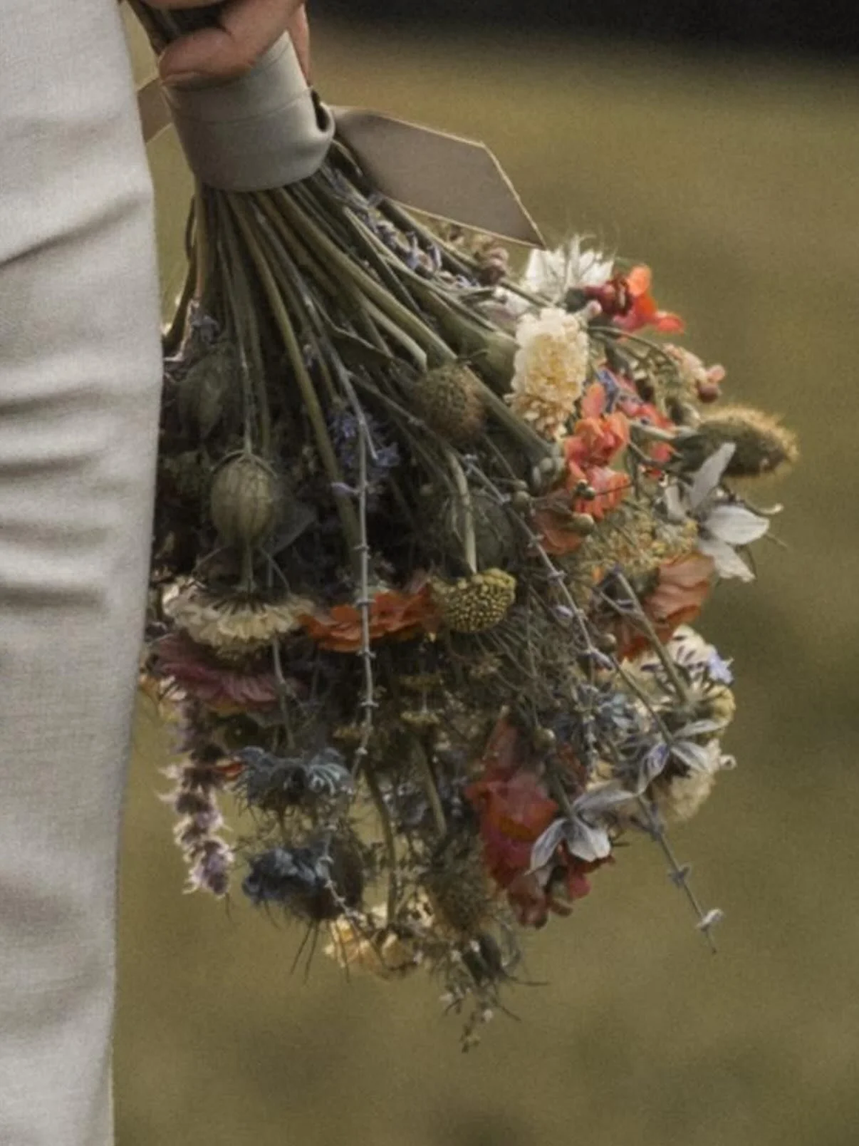 Nat&uuml;rliche Pracht f&uuml;r den sch&ouml;nsten Tag #hochzeitsblumen #hochzeitsblumenstrauss #floralisa_blumen #floralisa_weddings #hochzeit #weddingflowers #weddingflowersdecor #oberwilbeizug #zug 
Fotos: @carolmueri.photography