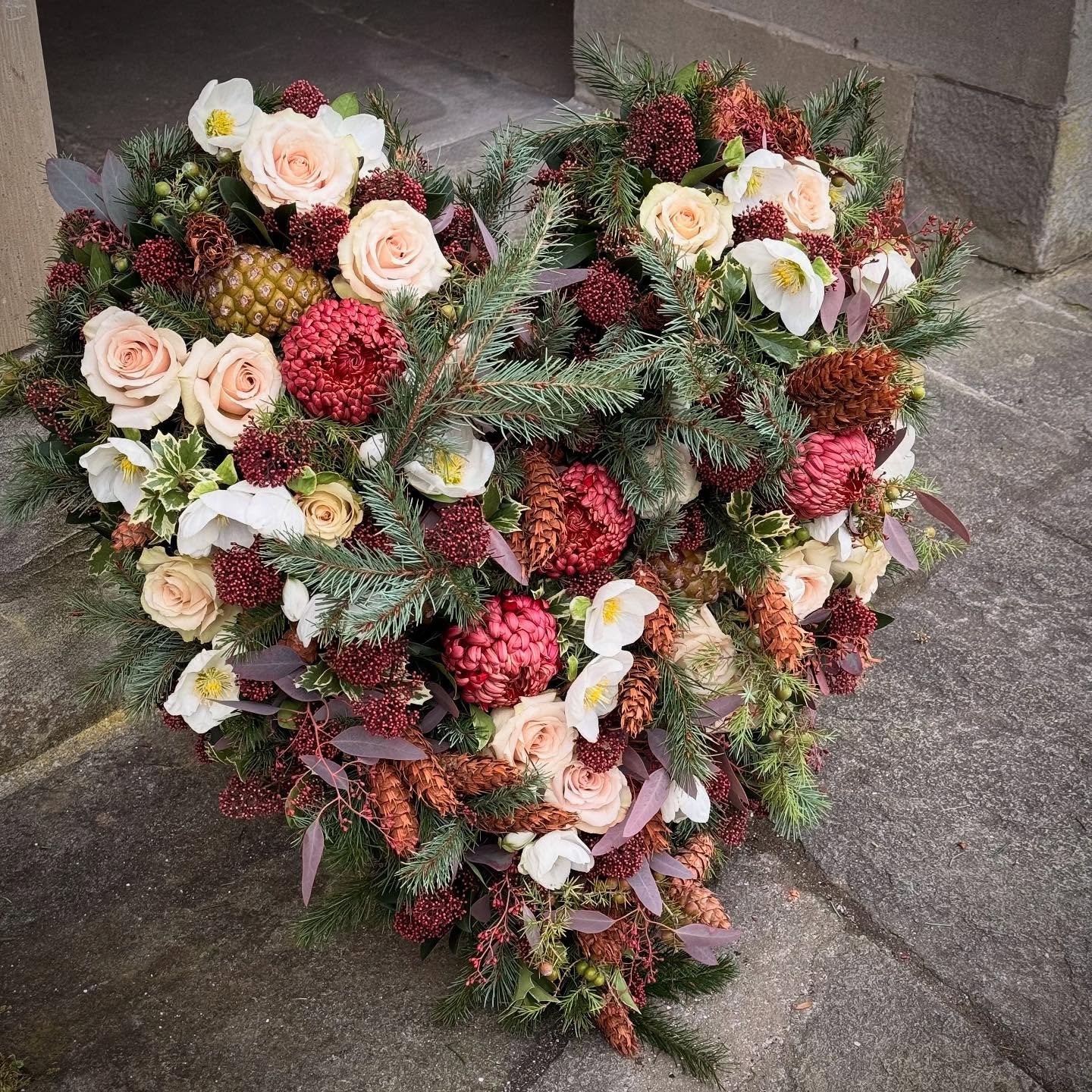 #blumenherz #winter #trauerfloristik #zug #oberwilbeizug #blumen #floristry