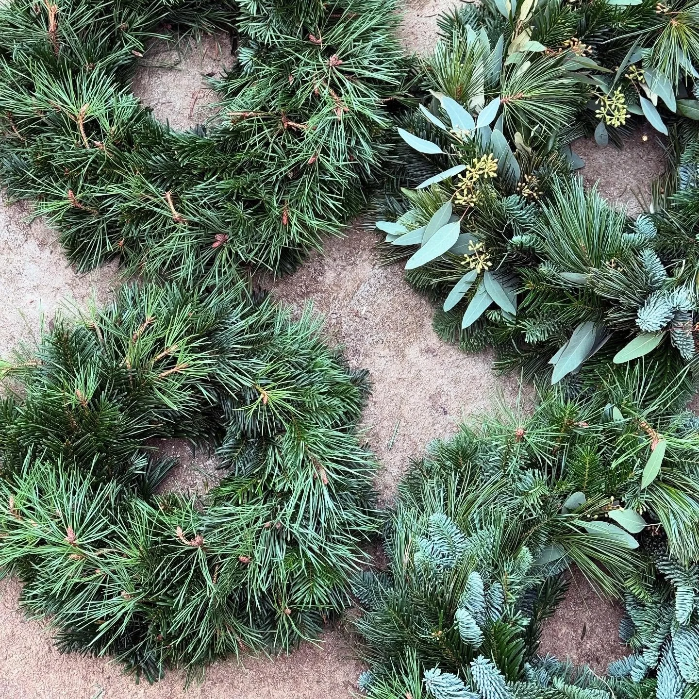 #kr&auml;nze #advent #tannengr&uuml;n #gr&uuml;n #kranzbinden #oberwilbeizug #deciration