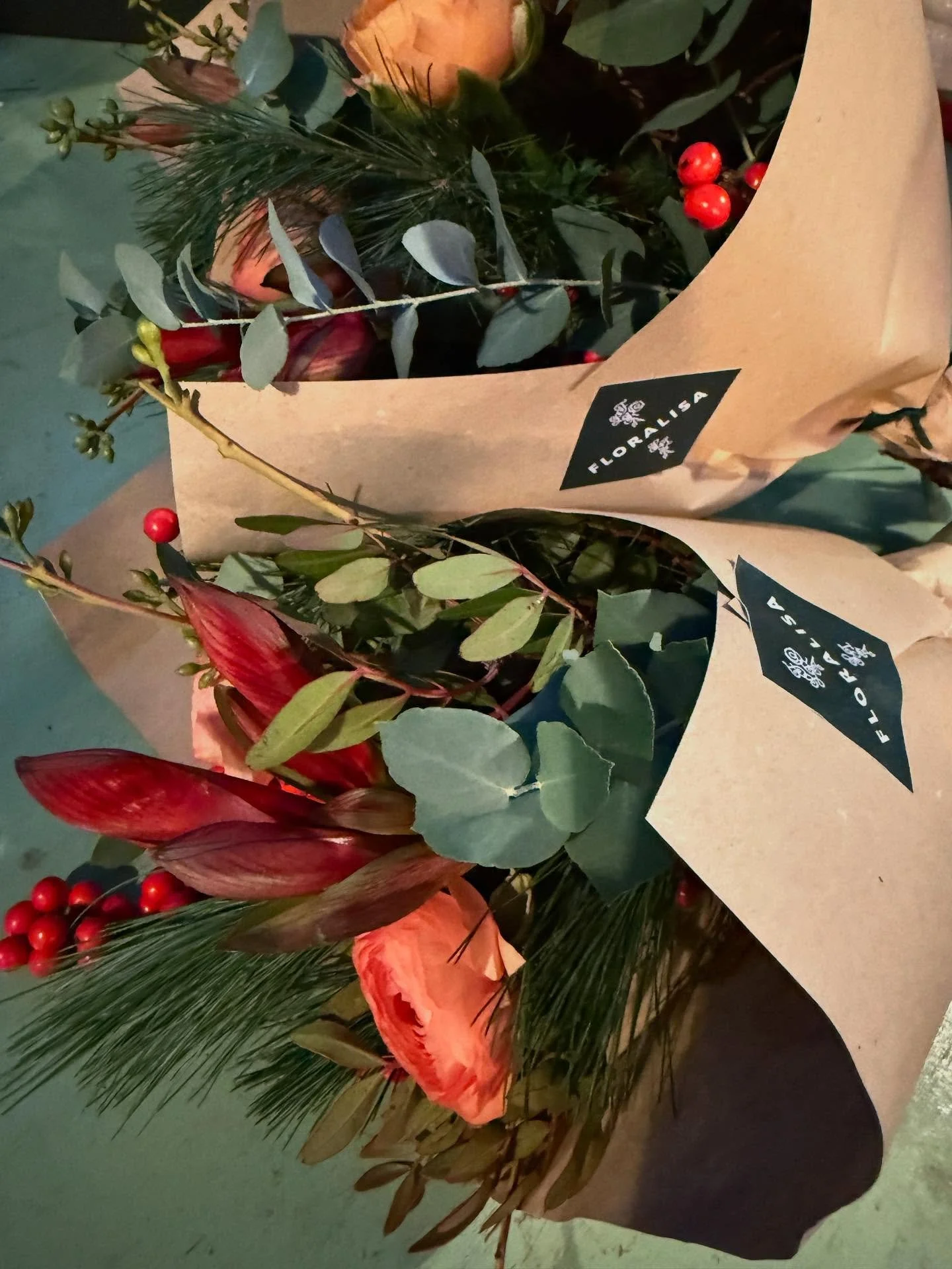 Floralisa -  Blumenstr&auml;usse 🌸 gibt es noch bis zum 24. Dezember ( 25./26. in der Selbstbedienung) zu kaufen. 
Danach machen wir bis nach den Sportferien ⛷️ Winterpause❄️

#blumenstr&auml;u&szlig;e #blumen #dezember ##geschenke #g&auml;rtnerei #