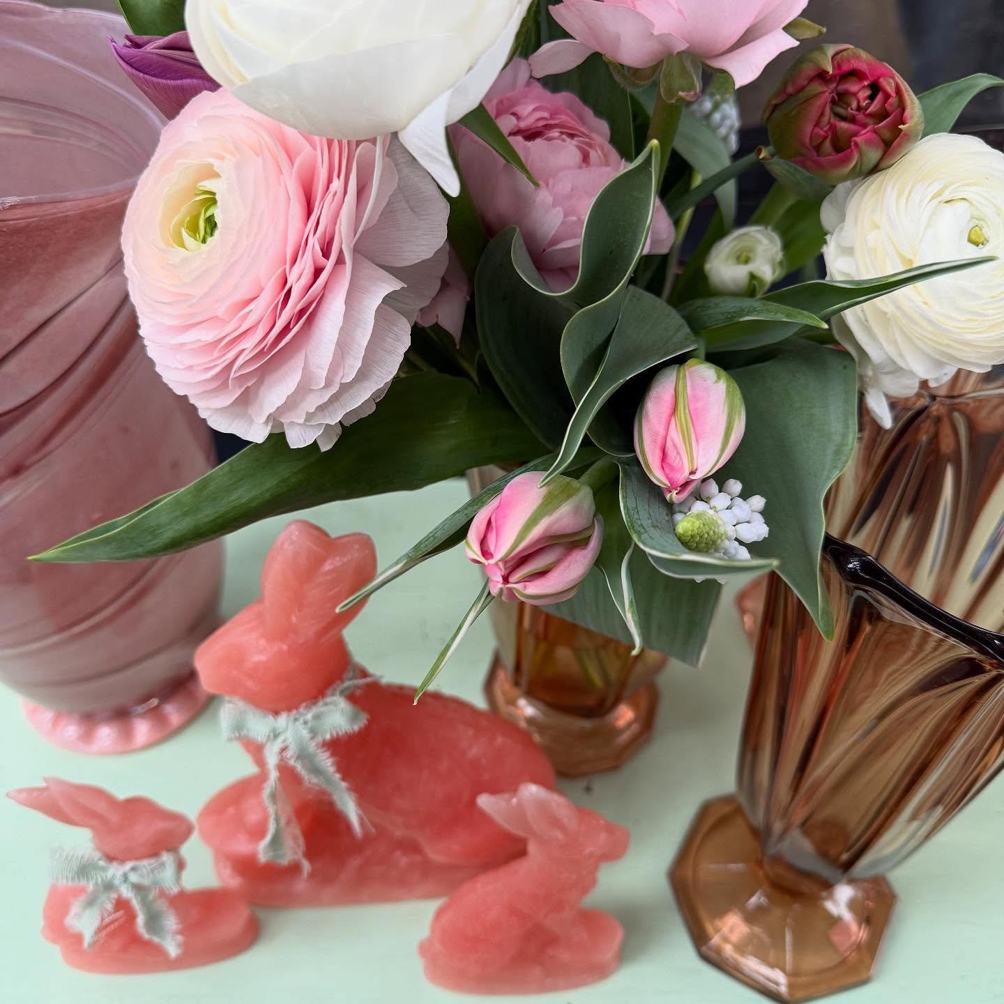 Vorfreude 🌸🐣🐣

#ostern #spring #osterdekoration #happyeastern #stadtzug #oberwilbeizug #floralisa_blumen #blumenladen