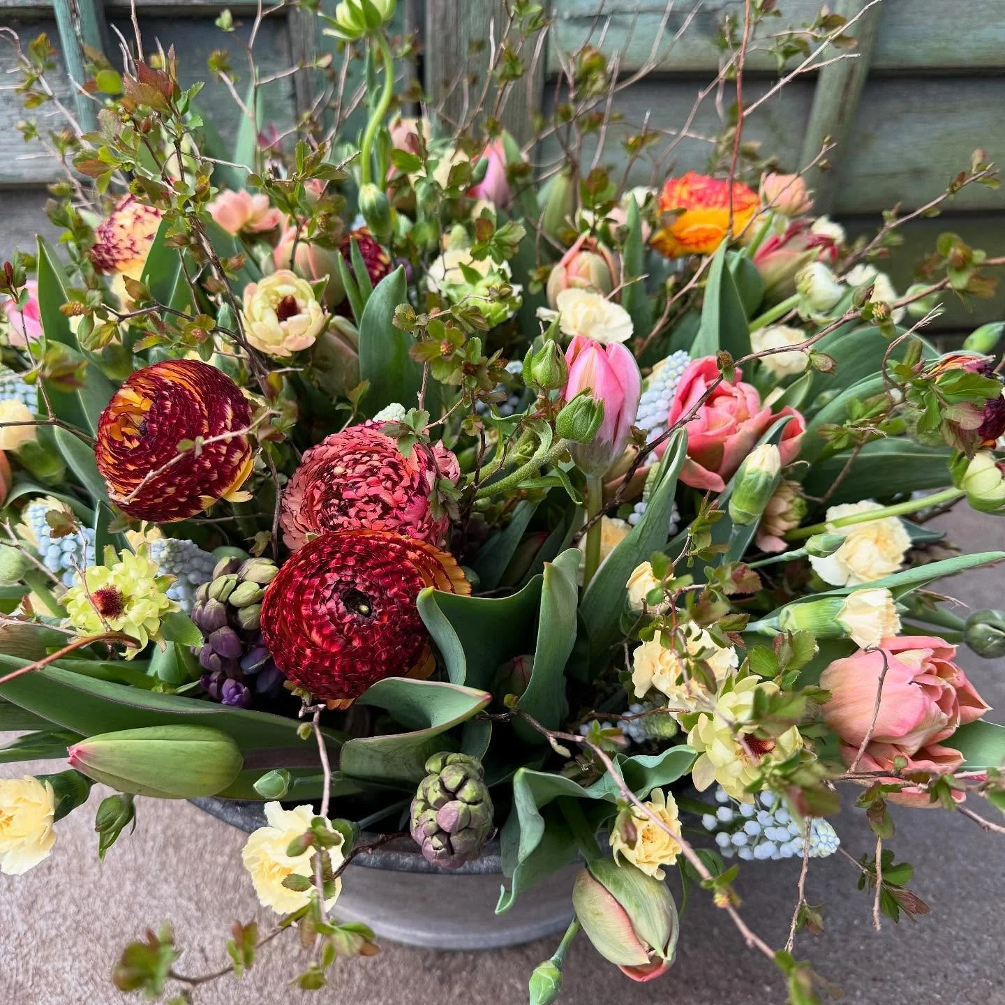 Vorbereitung f&uuml;r Samstag

#blumenstrau&szlig; #ostern #oberwilbeizug #florist #fr&uuml;hlingsblumen #blumen #saisonal #fr&uuml;hling