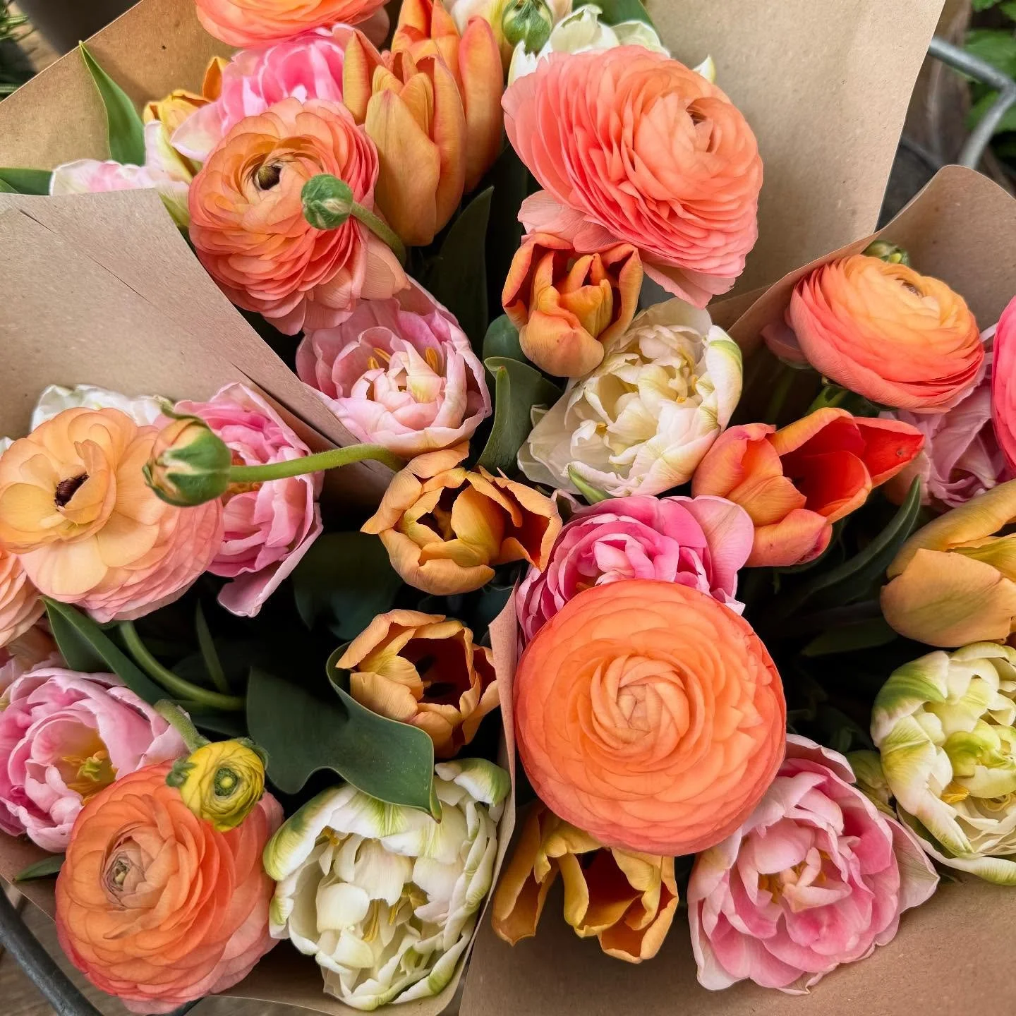 Wochenendblumen

#weekend #blumen #fr&uuml;hling #garten #oberwilbeizug #blumenstrauss #ranunculuslove