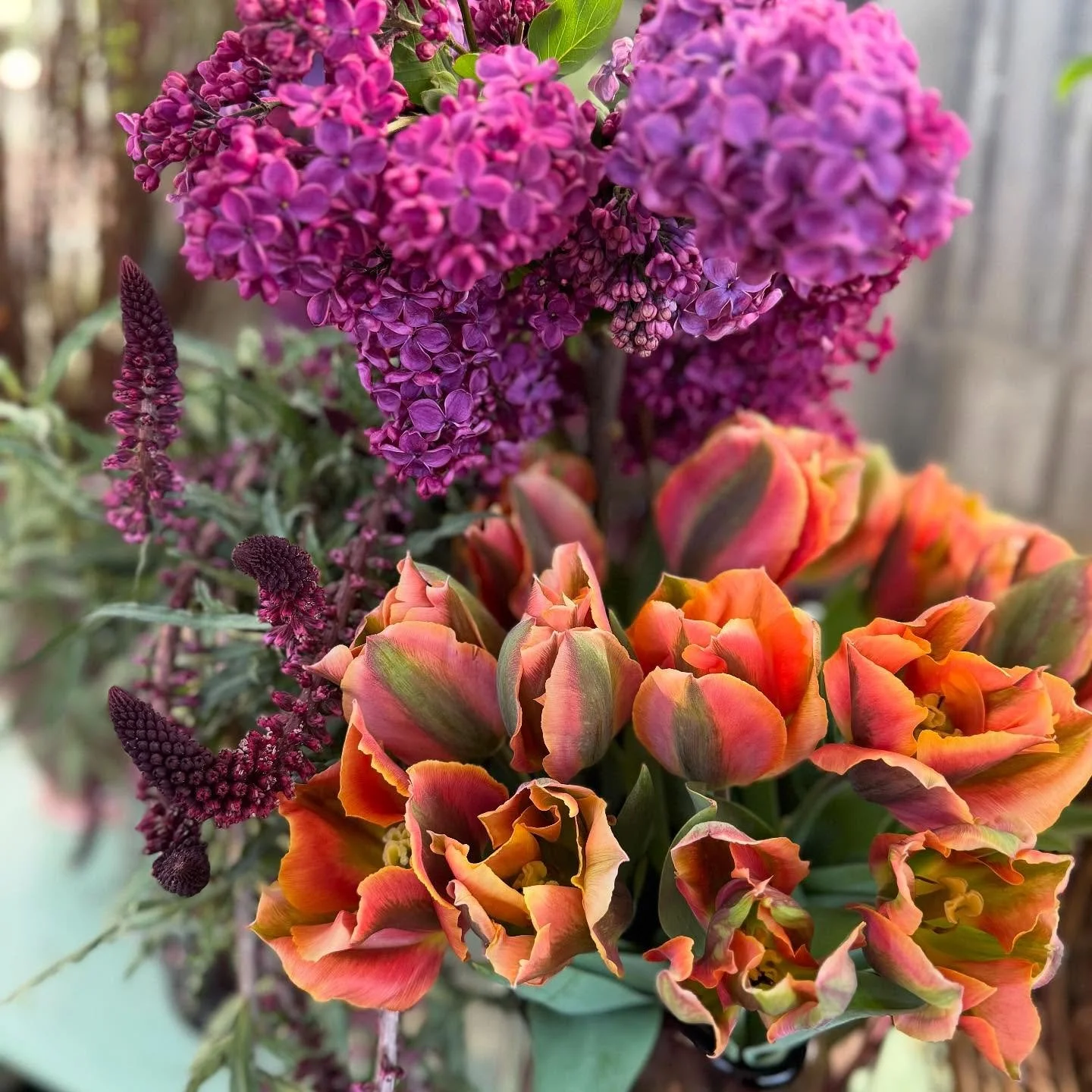Flieder und die letzten Tulpen

#fr&uuml;hling #flowers #florist #saison #flieder #tulpen