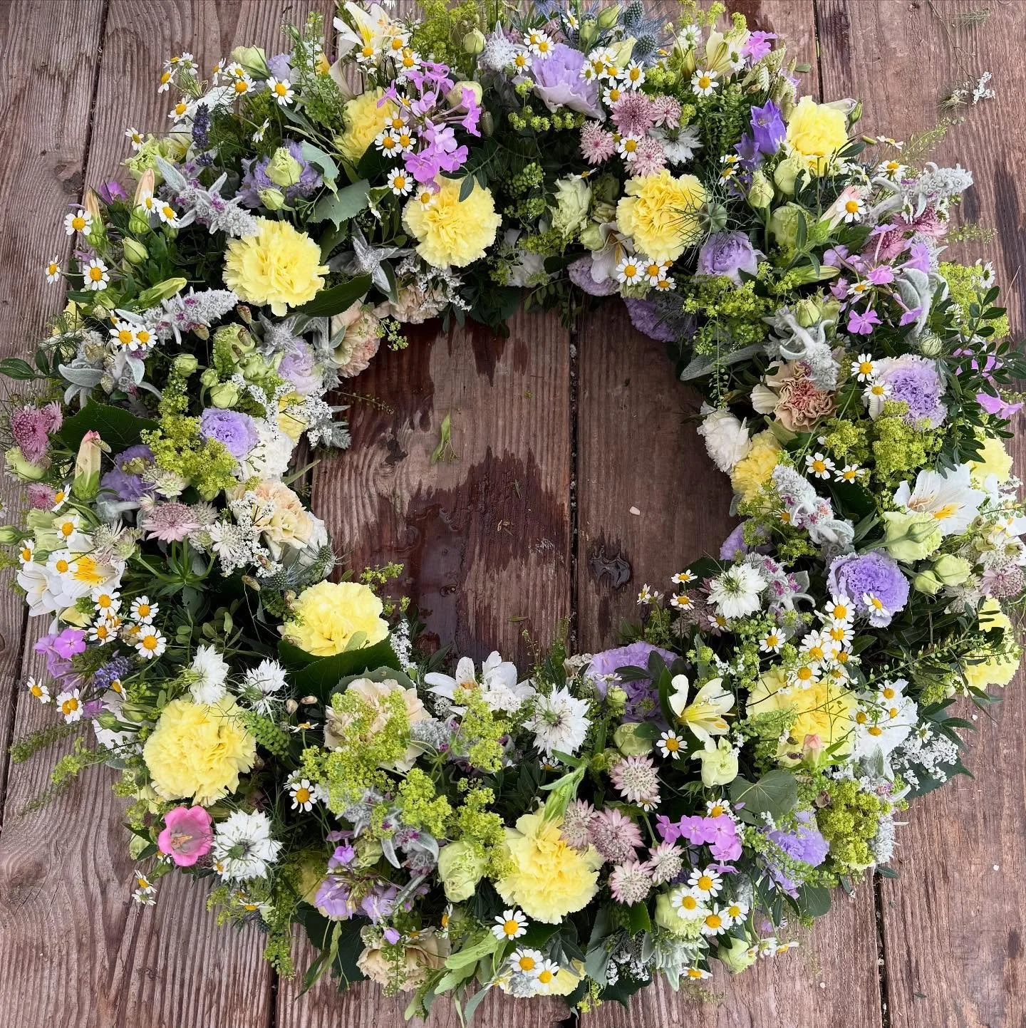 #zumabschied #blumen #kranz #trauerkranz #oberwilbeizug #florist #trauerblumen #floralisa_blumen #juni #