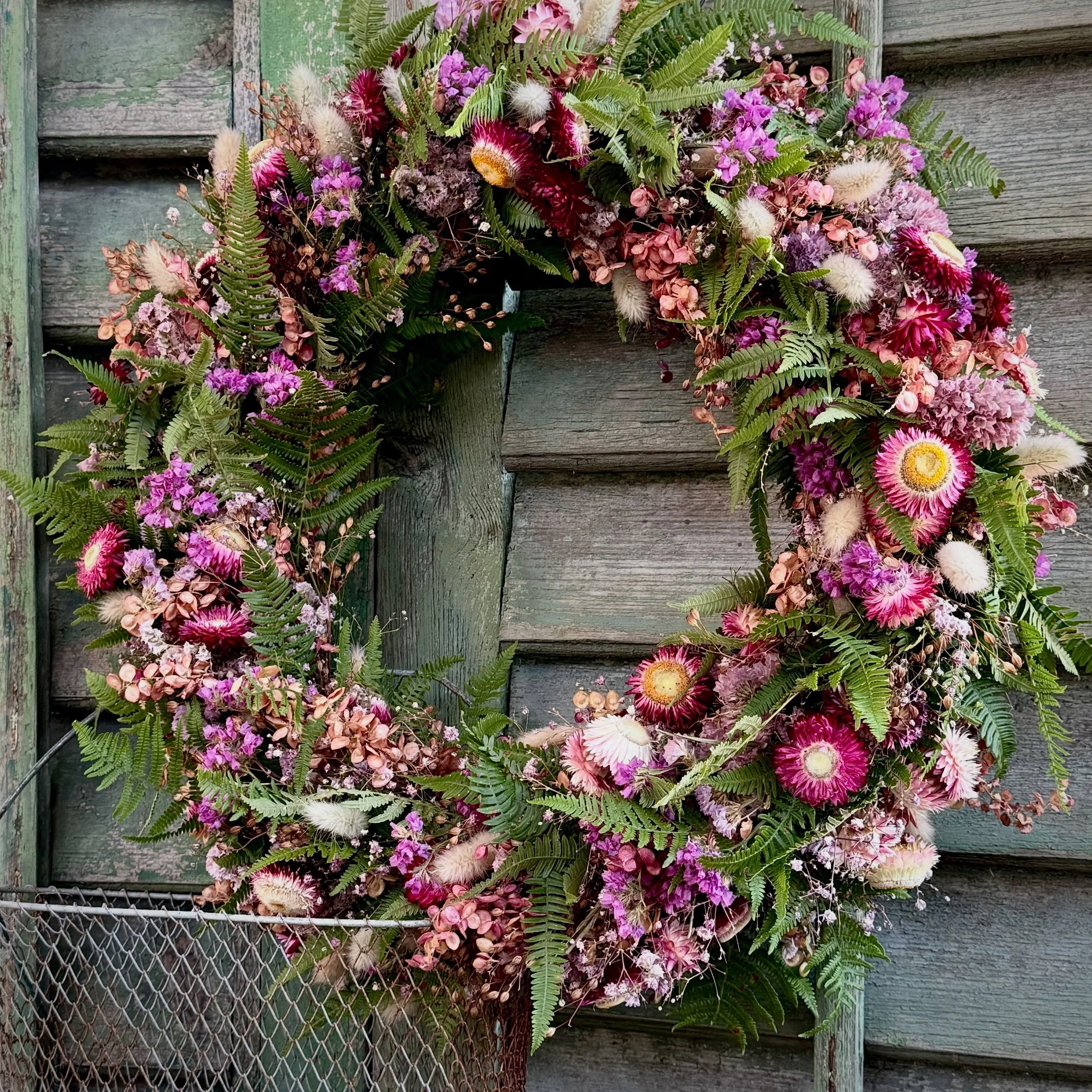 Zeit zum Trockenblumenkr&auml;nze binden.
#trockenblumenkranz #wreath #august #blumen #stadtzug