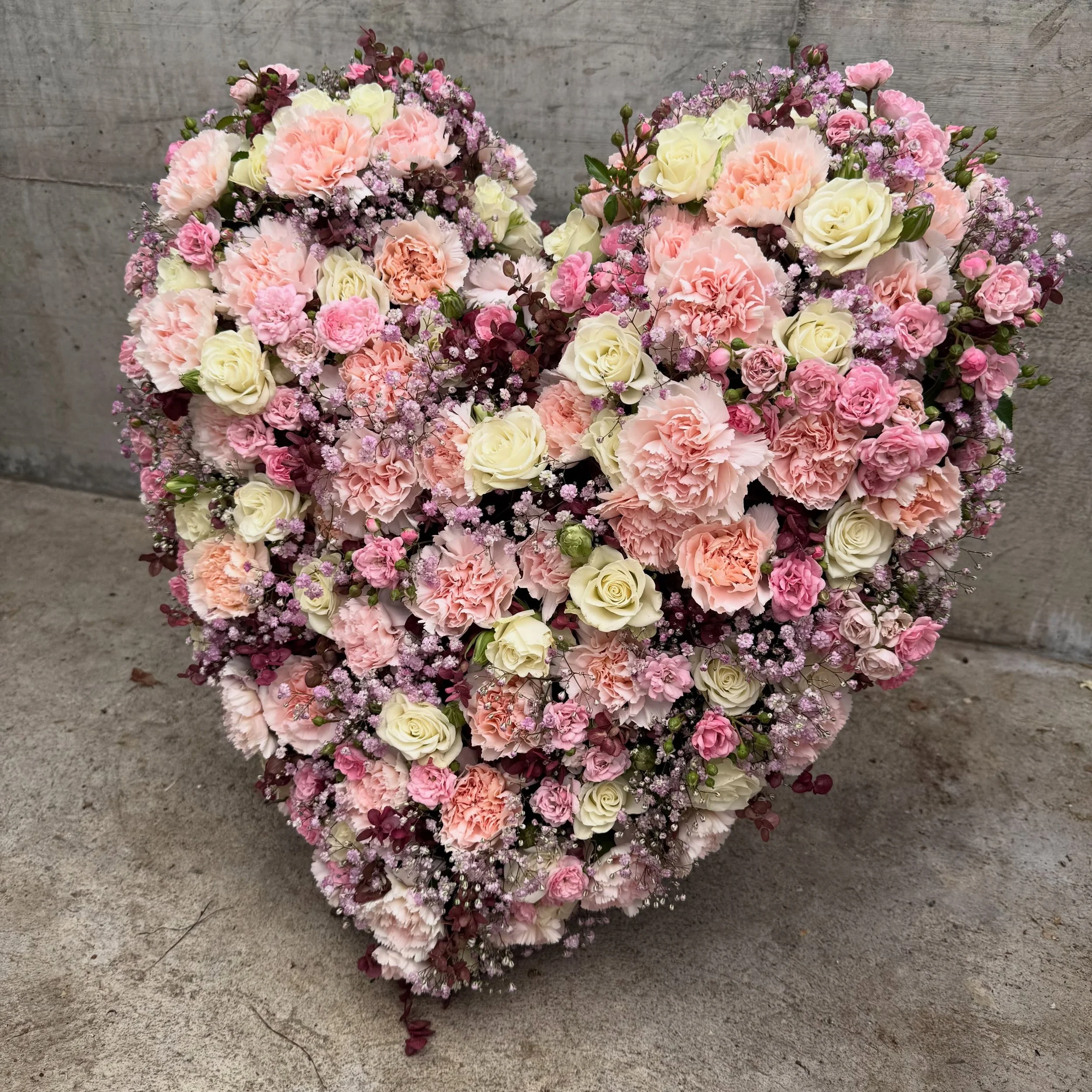 #herz #blumenherz #trauerfloristik #blumen #oberwilbeizug