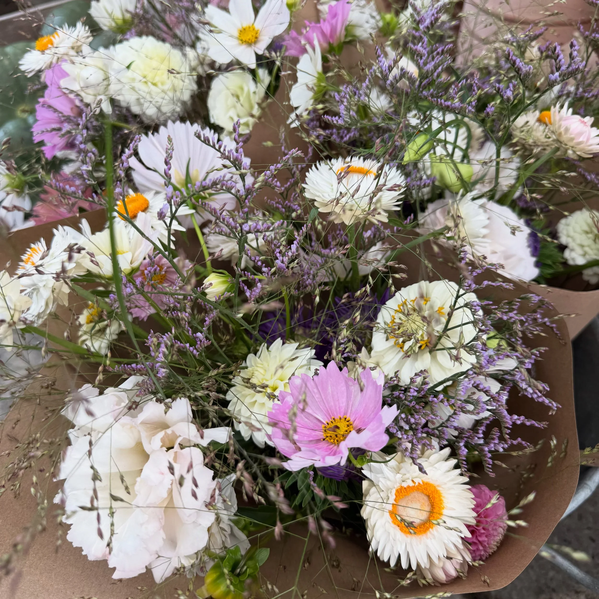 Blumenstr&auml;usse zum Feierabend 🌸

#blumenstrauss #blumen #oberwilbeizug #regional