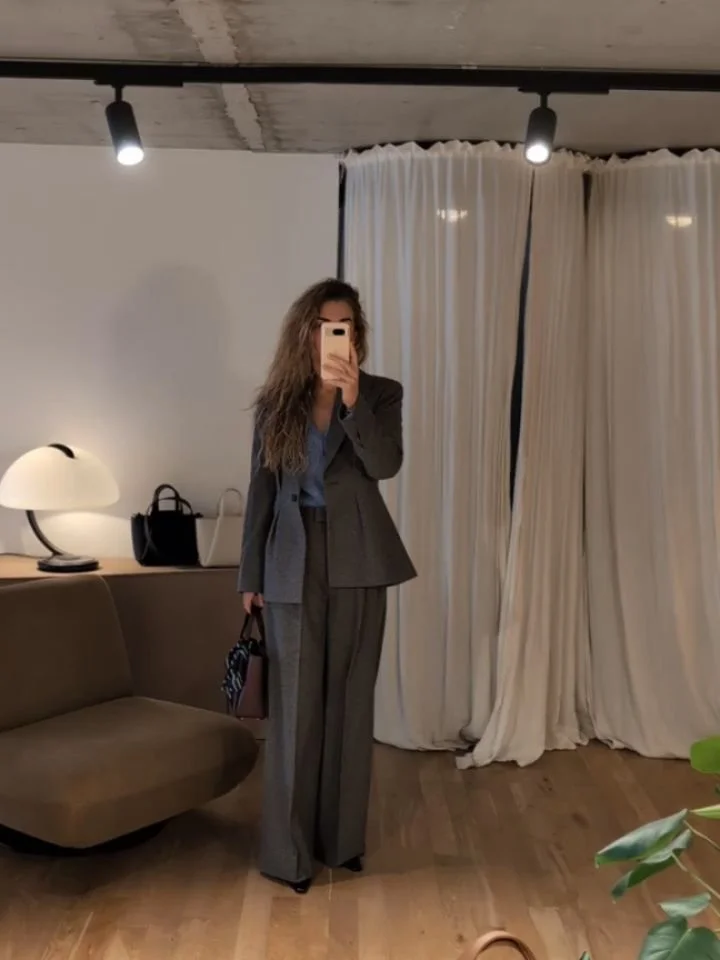 🌶️ ALERT! 

Wat een outfit! Geschikt voor verschillende gelegenheden.

Welke fase van de dag kies jij?
Deftig naar het werk.
De afterwork.
Of toch de laatste? 

#newarrivals #ootd #outfitoftheday #outfitpost 
#instagood #instafashion #nieuwpoort #wi